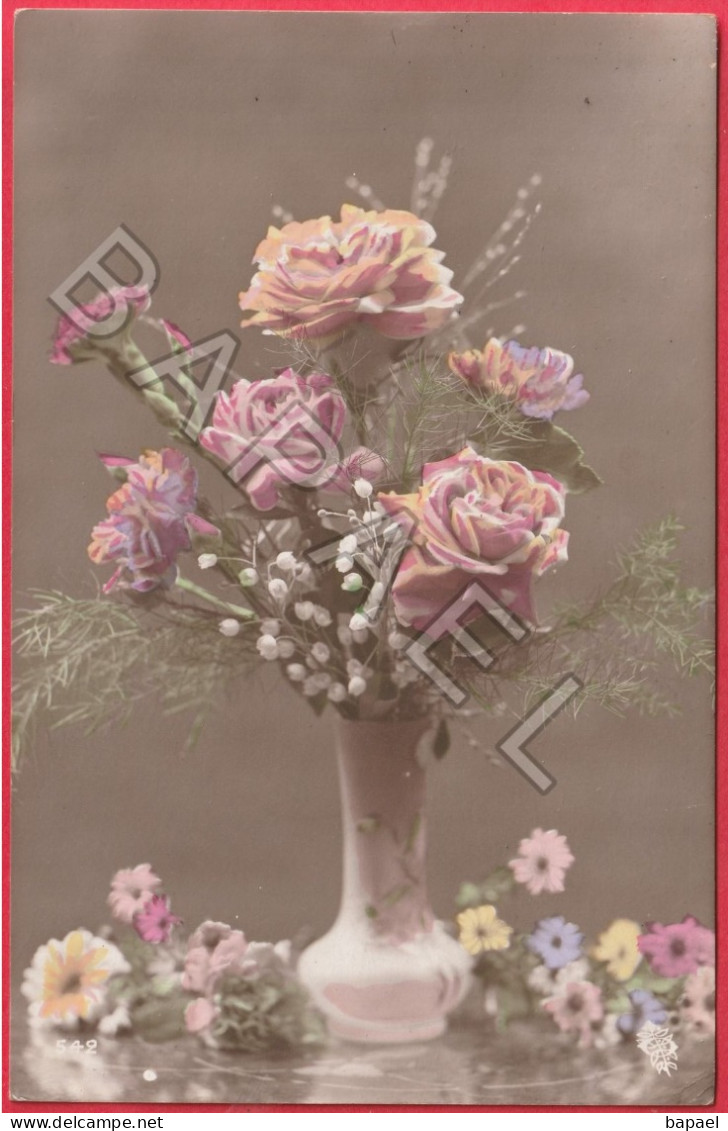 Bouquet De Roses Dans Un Vase - Sonstige & Ohne Zuordnung