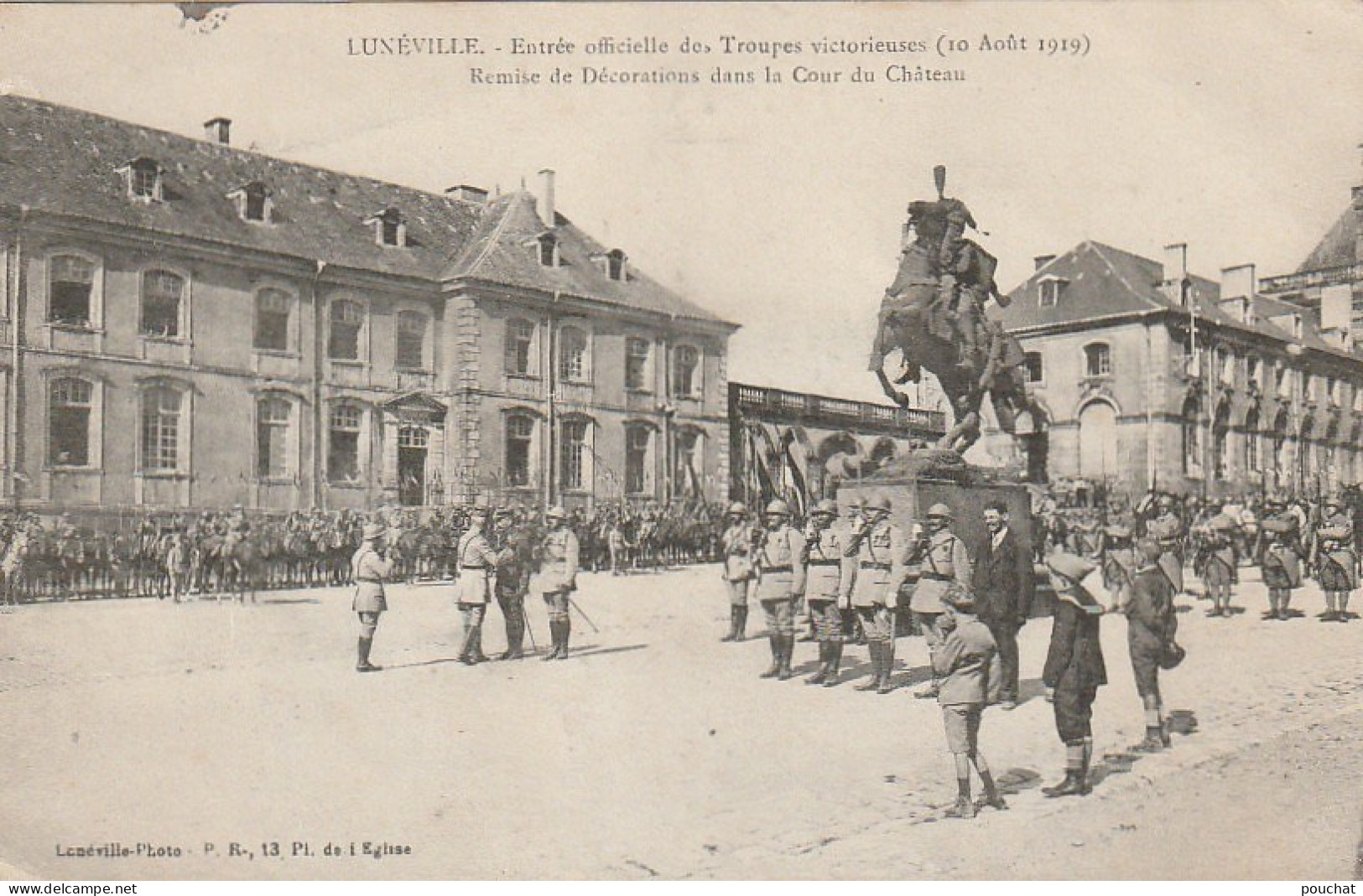 ZY 73-(54) LUNEVILLE - ENTREE OFFICIELLE DES TROUPES VICTORIEUSES ( AOUT 1919 ) - REMISE DE DECORATIONS - 2 SCANS - Luneville