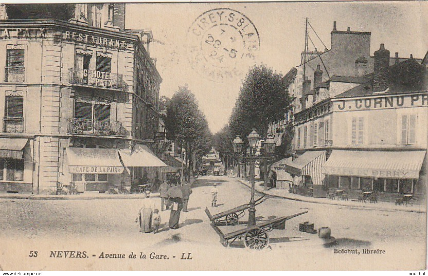 ZY 78-(58) NEVERS - AVENUE DE LA GARE - ANIMATION - CAFES  - 2 SCANS - Nevers