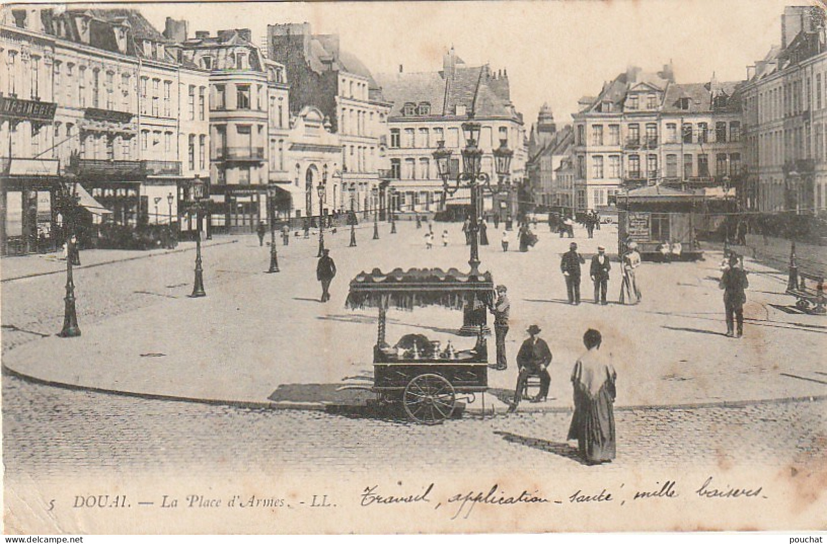 ZY 79-(59) DOUAI - LA PLACE D' ARMES - MARCHAND AMBULANT  - 2 SCANS - Douai