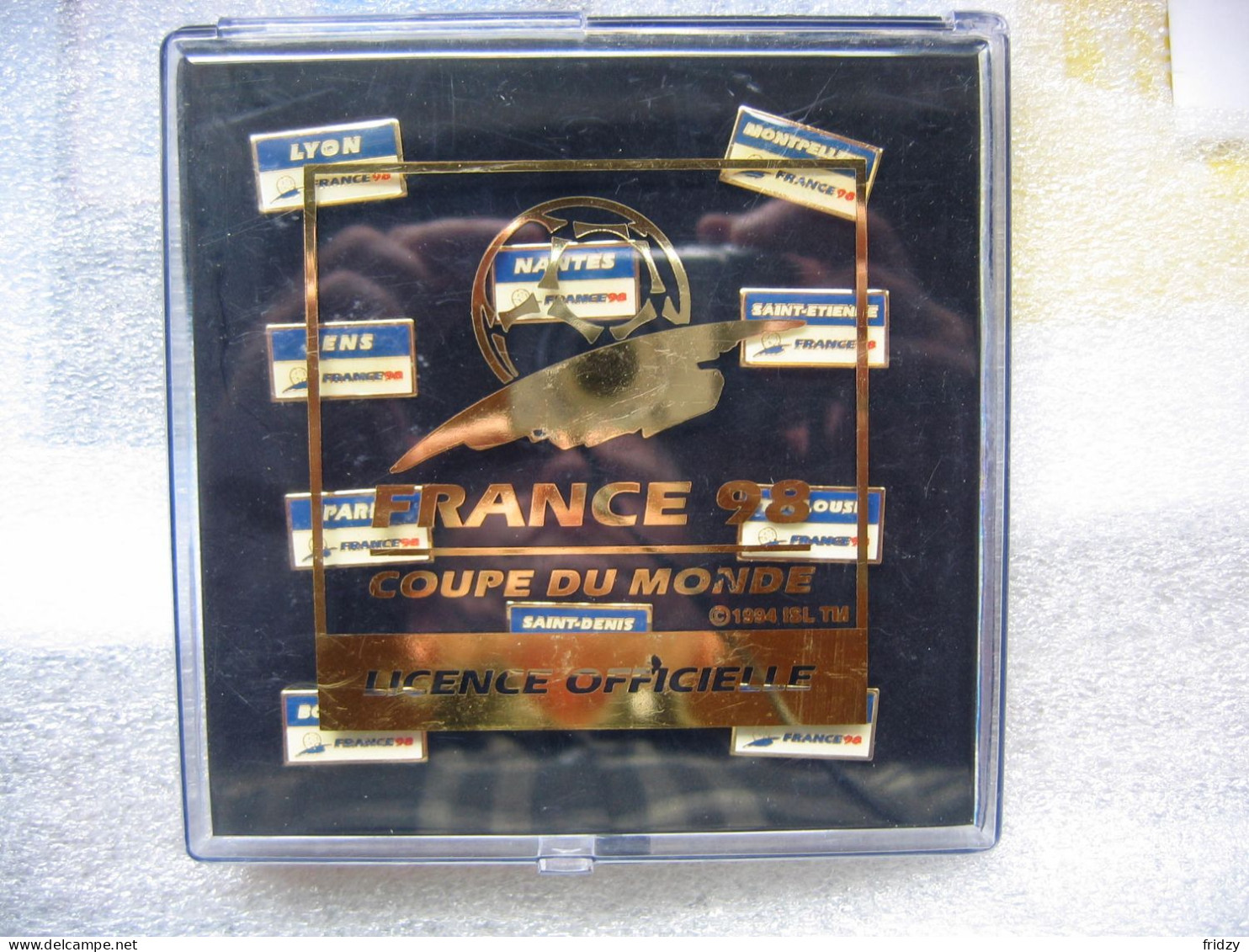 Coffret De 10 Pin's Sur Le Thème De La Coupe Du Monde De Football "France 98". Villes Francaises - Voetbal