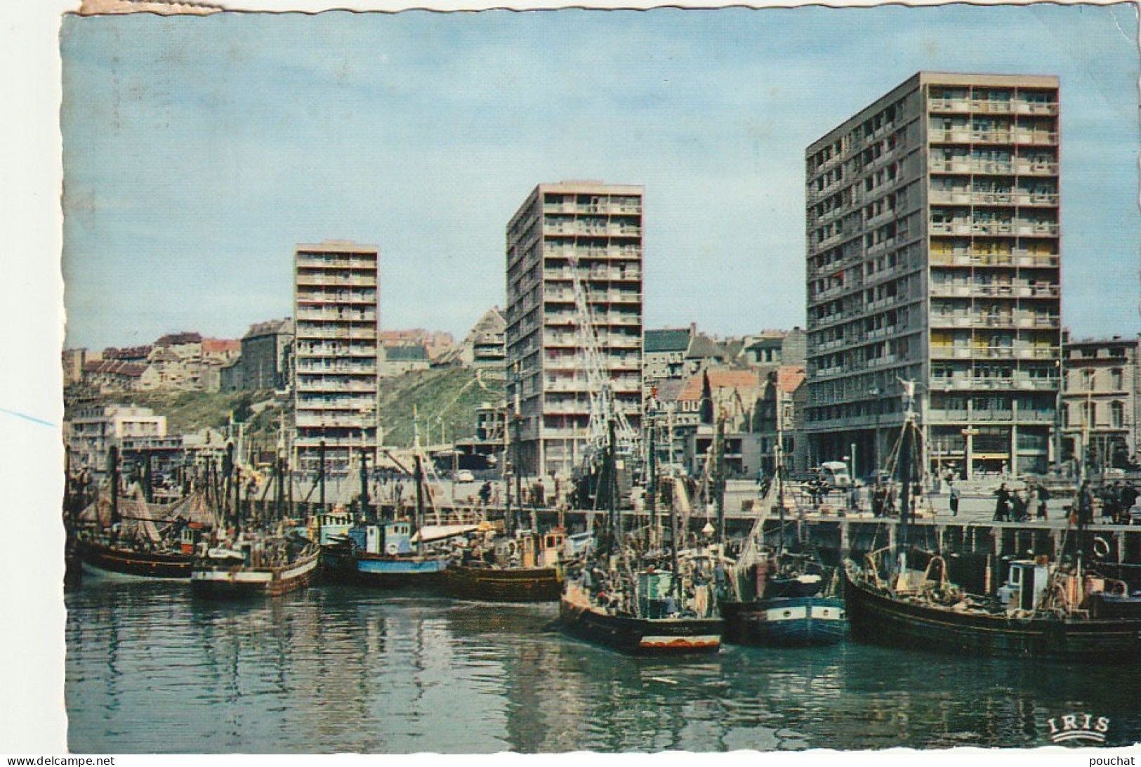 ZY 85-(62) BOULOGNE SUR MER - LE PORT ET LES NOUVEAUX IMMEUBLES - BATEAUX DE PECHE - 2 SCANS - Boulogne Sur Mer