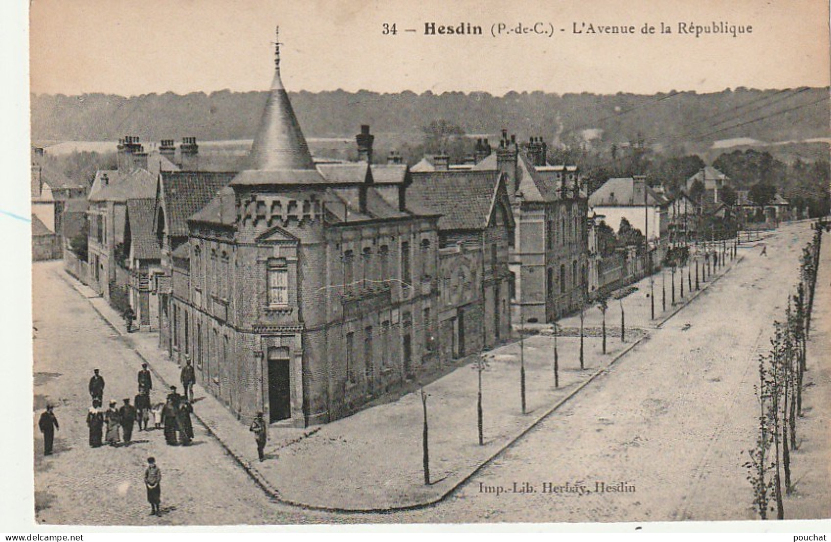 ZY 86-(62) HESDIN - L' AVENUE DE LA REPUBLIQUE - ANIMATION - 2 SCANS - Hesdin