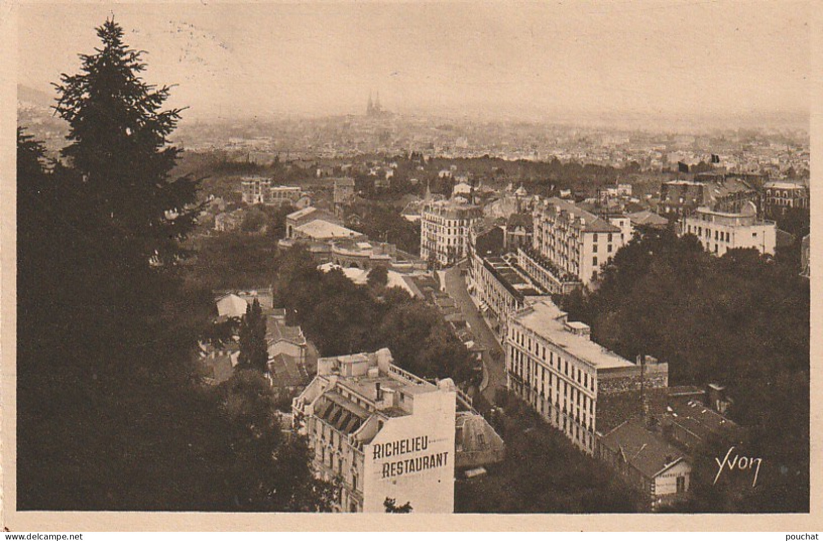 ZY 87 -(63) ROYAT - PANORAMA SUR LES GRANDS HOTELS ET CLERMONT FERRAND - 2 SCANS - Royat