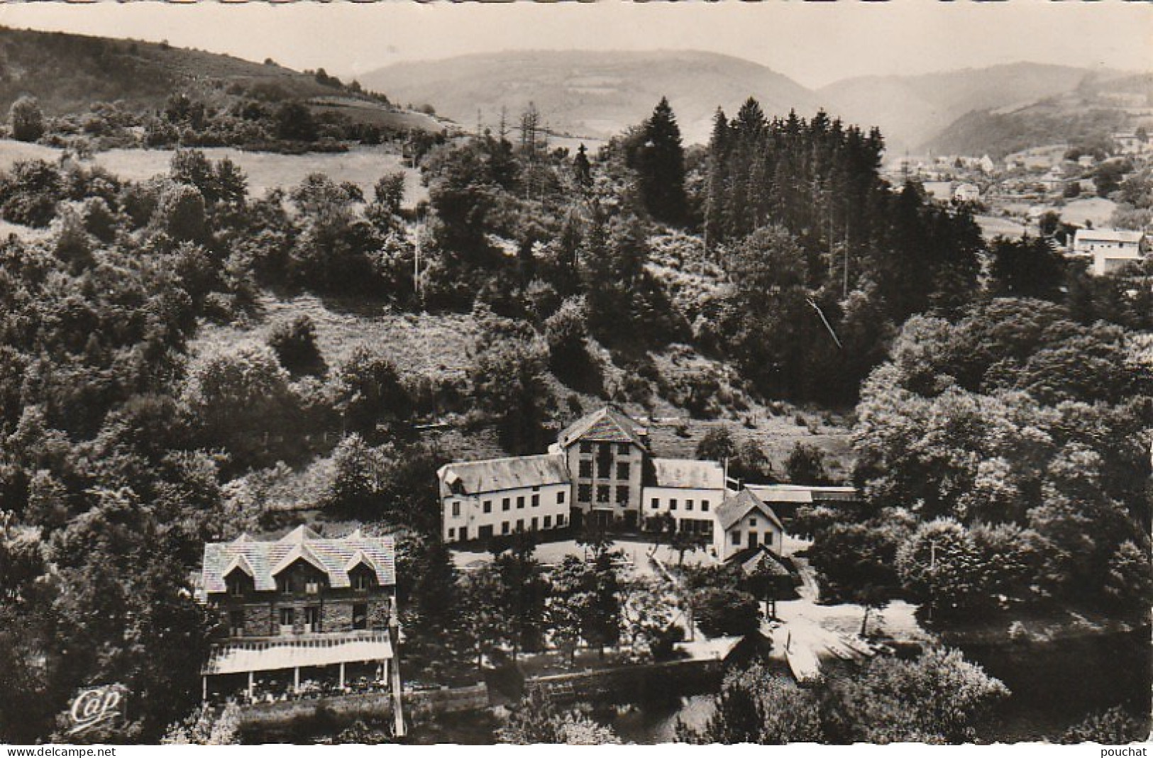 ZY 87 -(63) CHATEAUNEUF LES BAINS - L' HOTEL DES MERITIS - VUE AERIENNE - 2 SCANS - Otros & Sin Clasificación