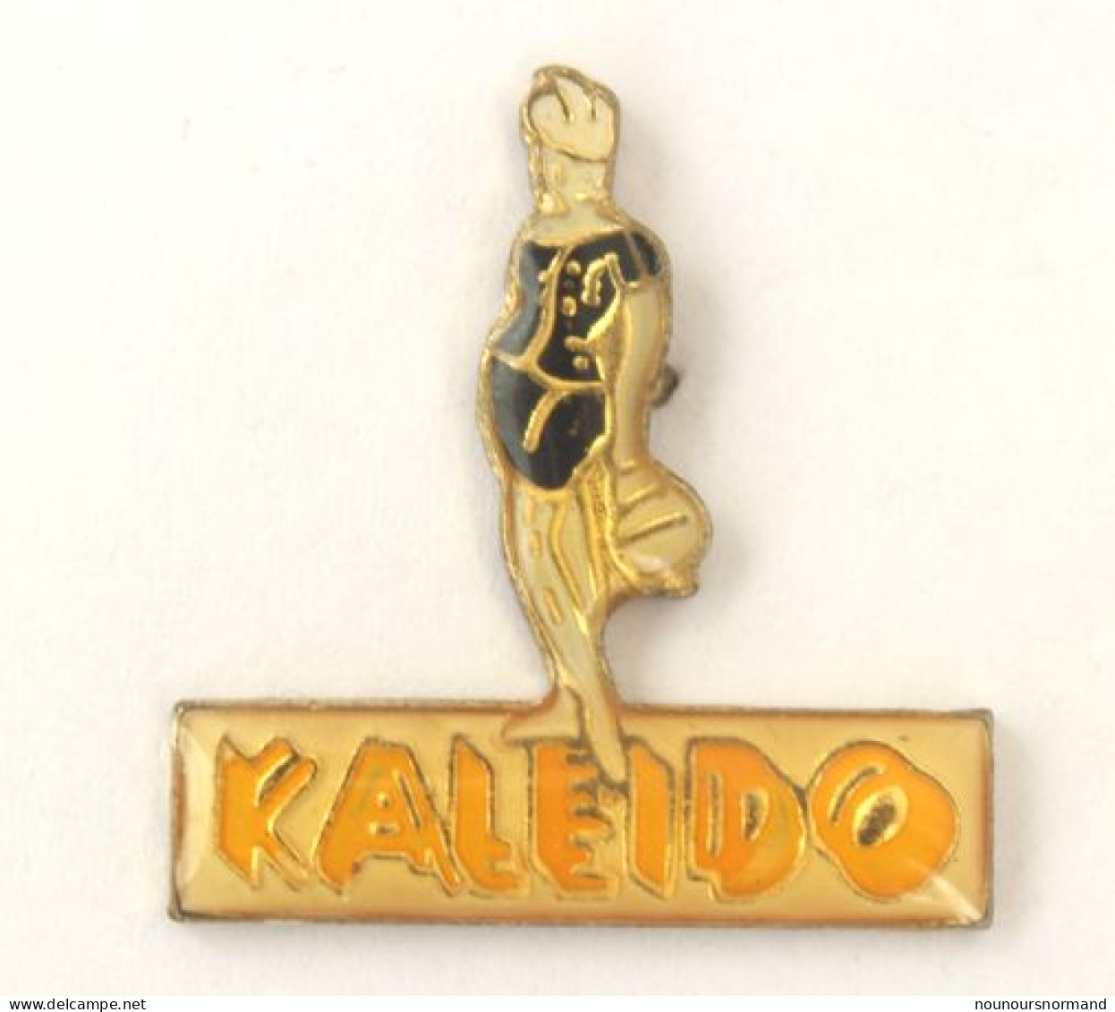 Pin's KALEIDO - Femme En Robe Noire - Mode - N233 - Merken