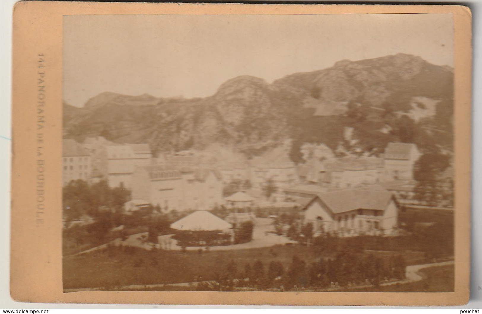 ZY 87 -(63) LOT DE 2 PHOTOS : LES GORGES  D' ENVAL , PANORAMA DE LA BOURBOULE - SANITAS PHOTOGRAPHE , MONT DORE - Plaatsen