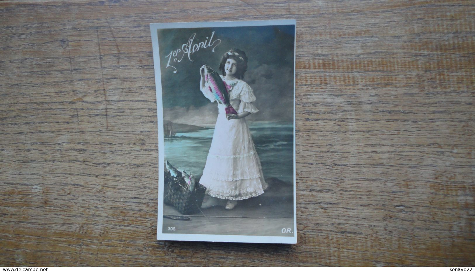 Ancienne Carte , 1er D'avril , Jeune Fille Avec Un Poisson D'avril - 1 April (aprilvis)