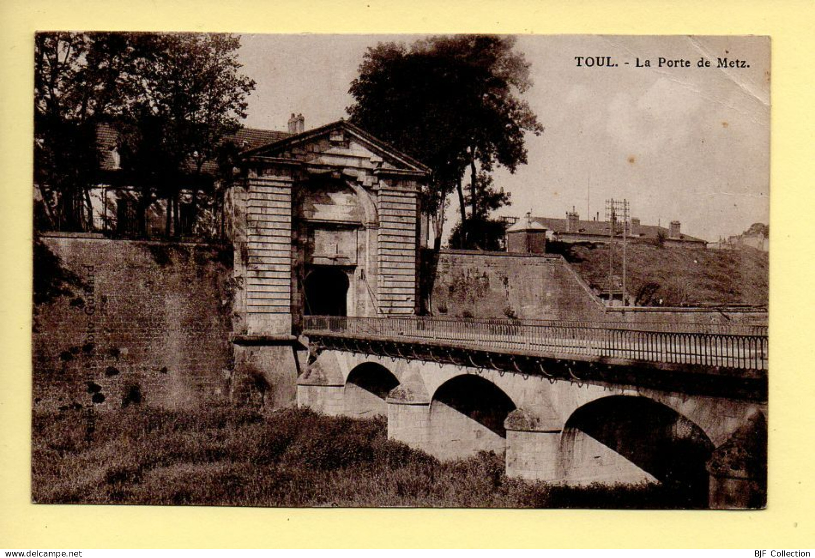 54. TOUL – La Porte De Metz (voir Scan Recto/verso) - Toul