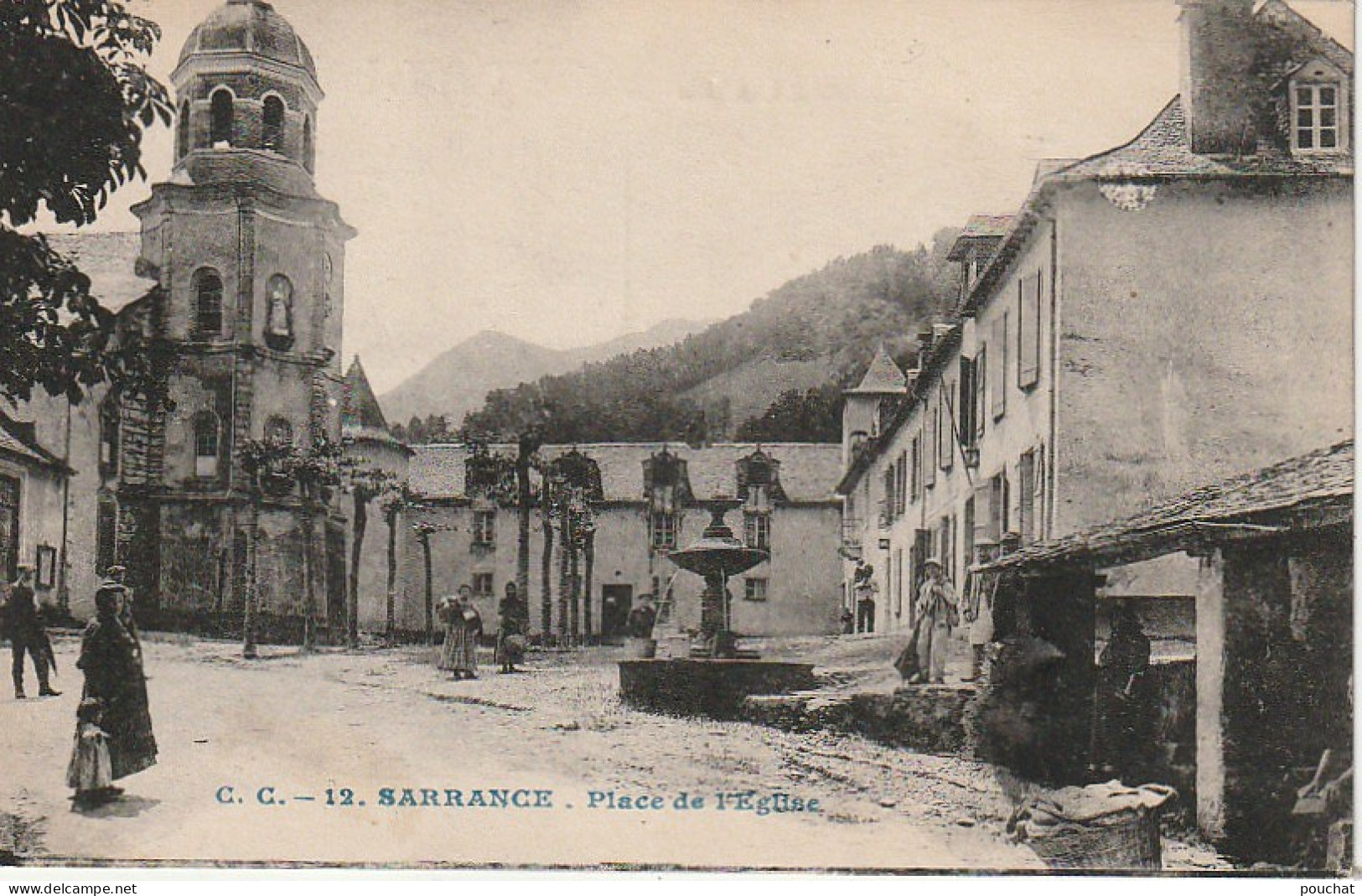 ZY 92-(64) SARRANCE - PLACE DE L' EGLISE - ANIMATION - 2 SCANS - Otros & Sin Clasificación