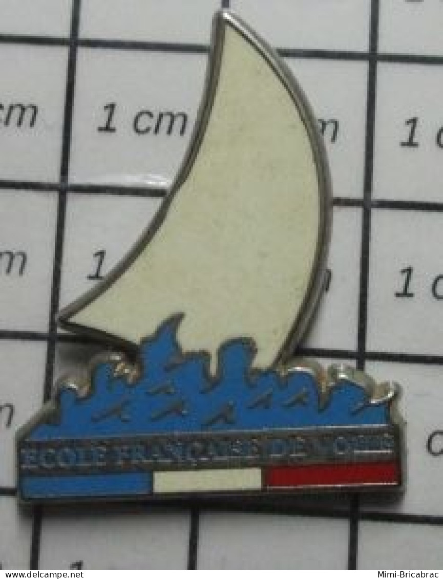 3517 Pin's Pins / Beau Et Rare / SPORTS : EFV ECOLE FRANCAISE DE VOILE Variante Blanche, Par DECAT - Voile