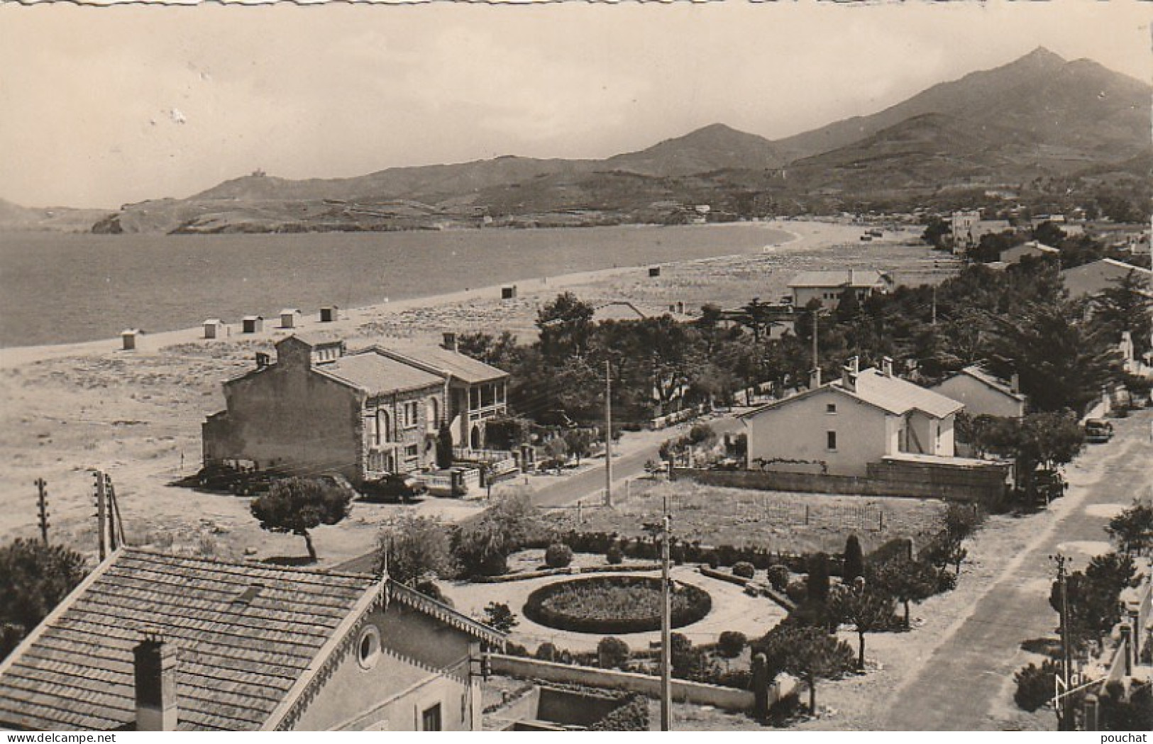 ZY 97-(66) ARGELES SUR MER - LA PLAGE - AU FOND , LE RACOU ET LES ALBERES - VILLAS - 2 SCANS - Argeles Sur Mer