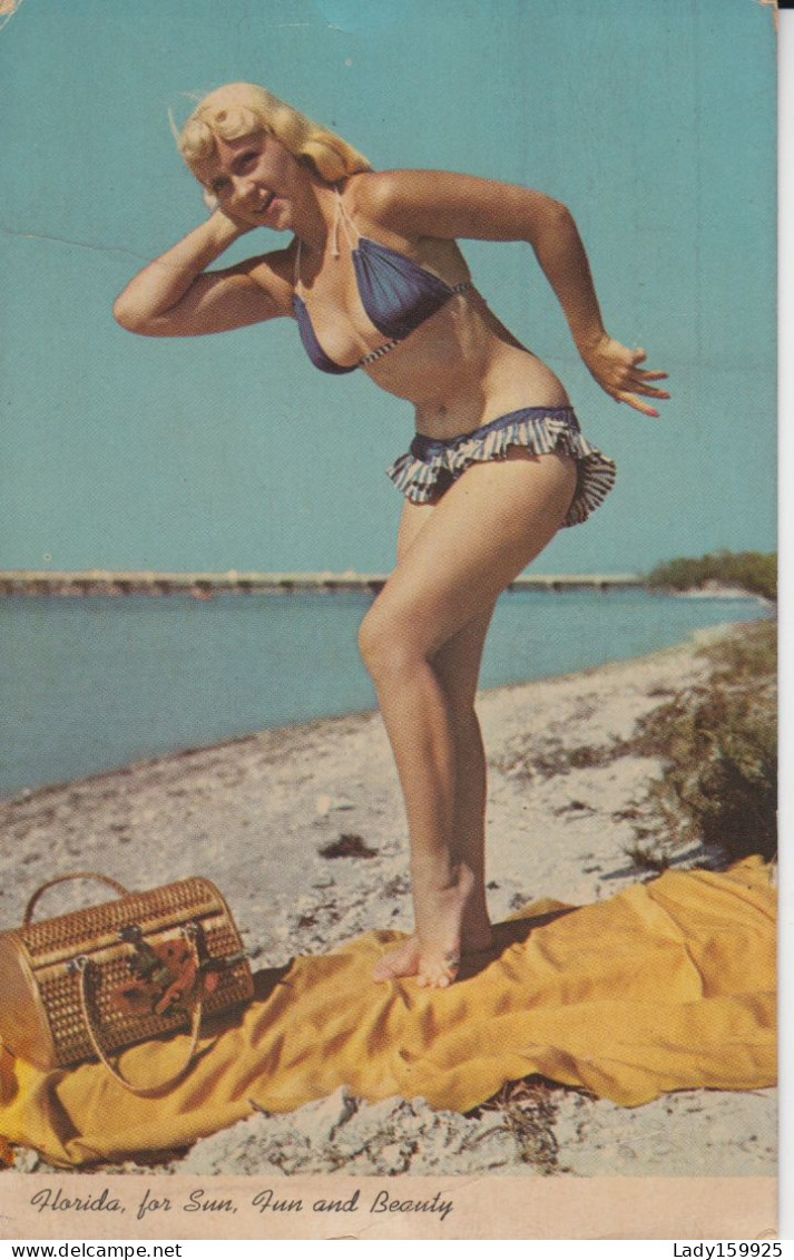 Florida For Sun, Fun And A Floridian Beauty  USA Young Woman Blonde Standing On The Beach Vintage 2 Sc - Sonstige & Ohne Zuordnung