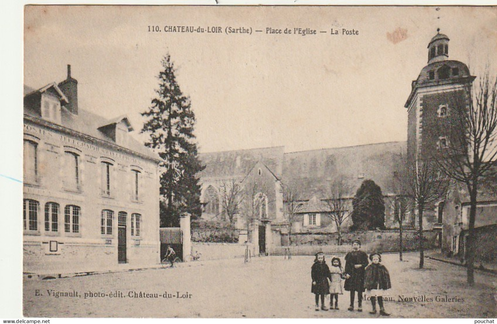 ZY 106-(72) CHATEAU DU LOIR - PLACE DE L' EGLISE - LA POSTE - ANIMATION - PHOTO. EDIT. VIGNAULT, CHATEAU DU LOIR - Chateau Du Loir