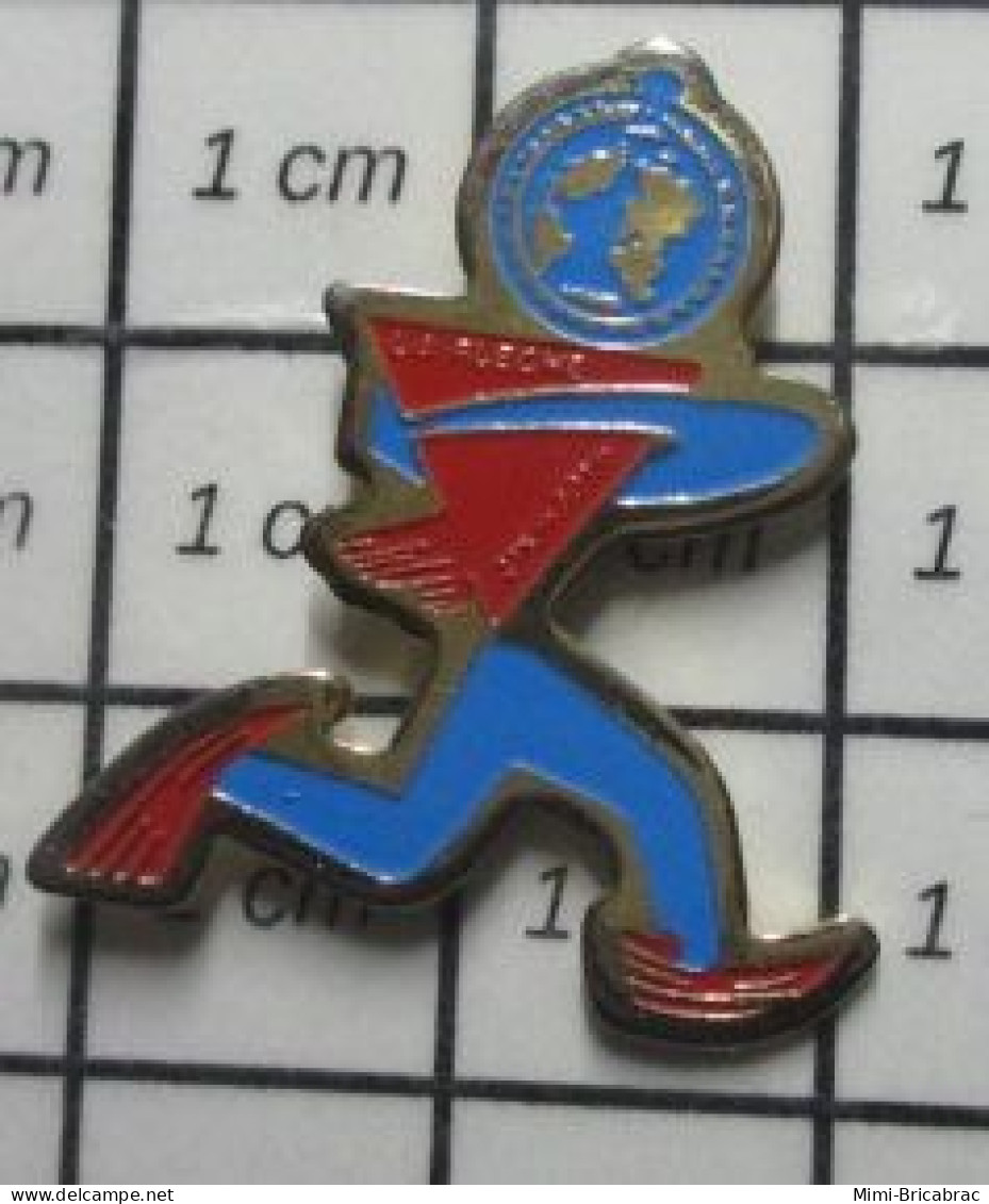 3517 Pin's Pins / Beau Et Rare / AUTRES / LA FLECHE Cherche Son Arc ? - Autres & Non Classés