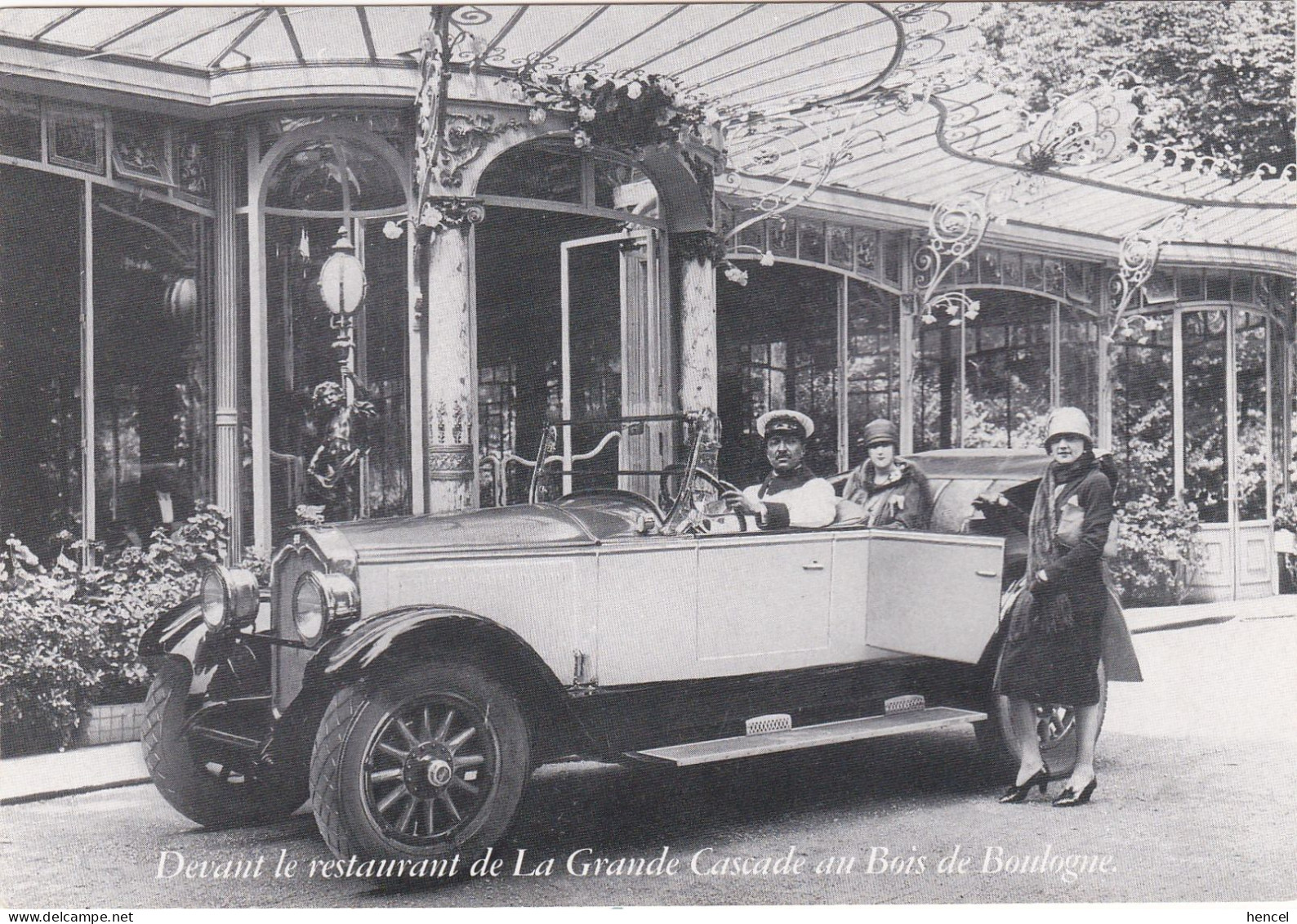 Voiture : BUICK 6 Cylindres, Type 17 HP, Torpédo 5 Places Devant Le Restaurant De La Grande Cascade Au Bois De Boulogne - Voitures De Tourisme