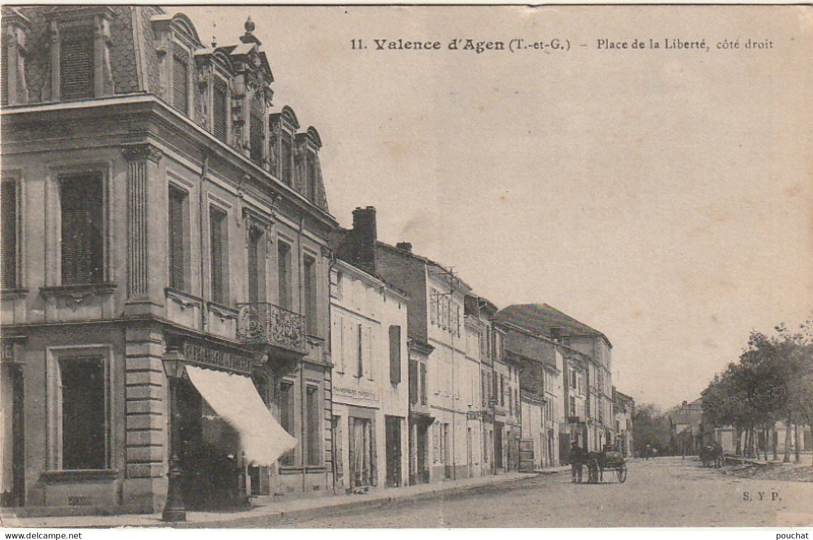 ZY 120-(82) VALENCE D' AGEN - PLACE DE LA LIBERTE , COTE DROIT - 2 SCANS - Valence