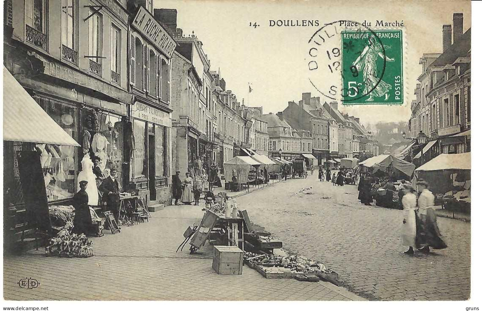 Doullens Place Du Marché - Doullens