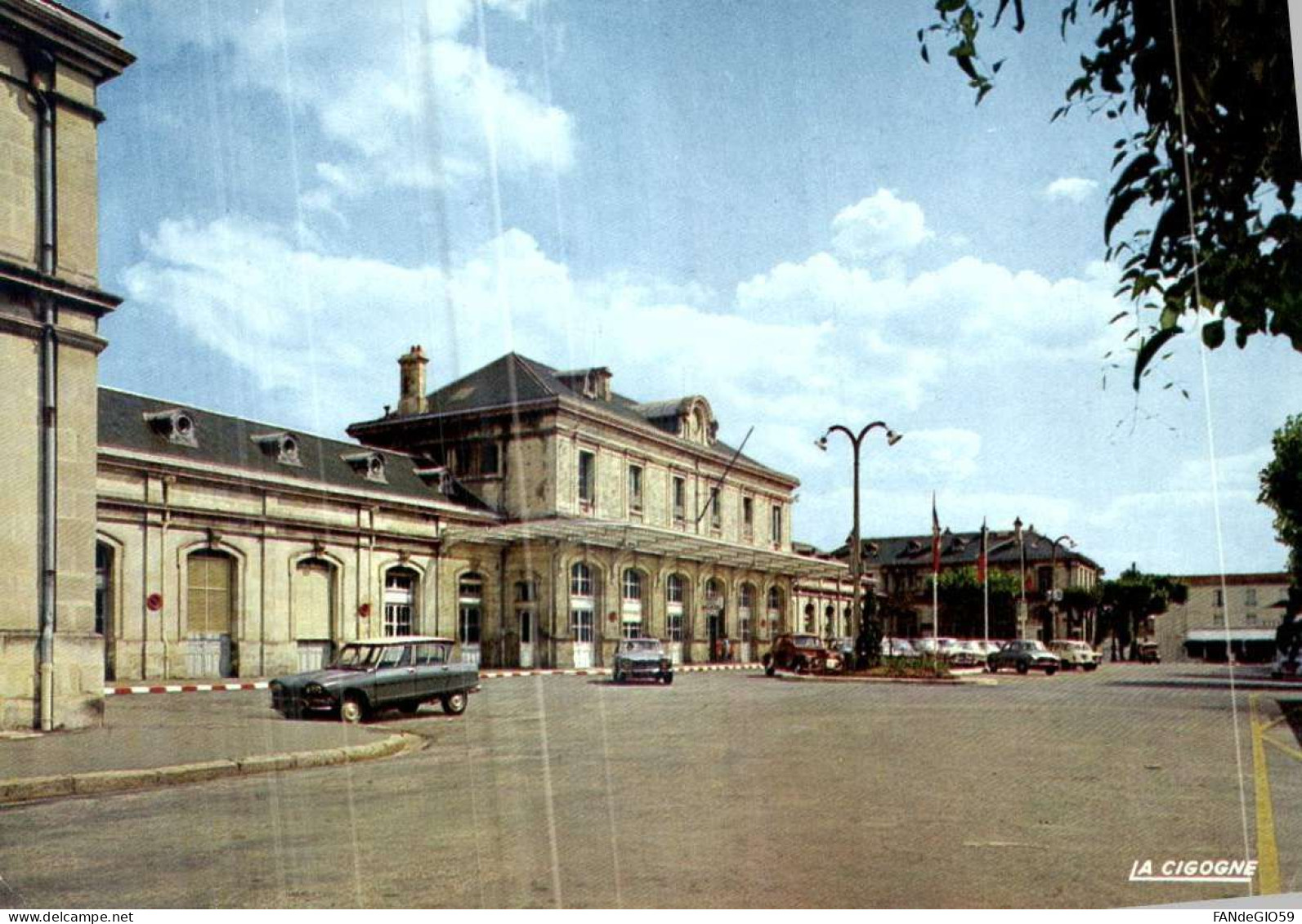 [17] Charente Maritime > Saintes / GARE  VOITURE   ://// 105 - Saintes