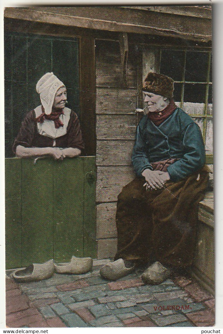 ZY 138-  VOLENDAM  ( NEDERLAND ) - COUPLE DE HOLLANDAIS EN TENUES TRADITIONNELLES - 2 SCANS - Volendam