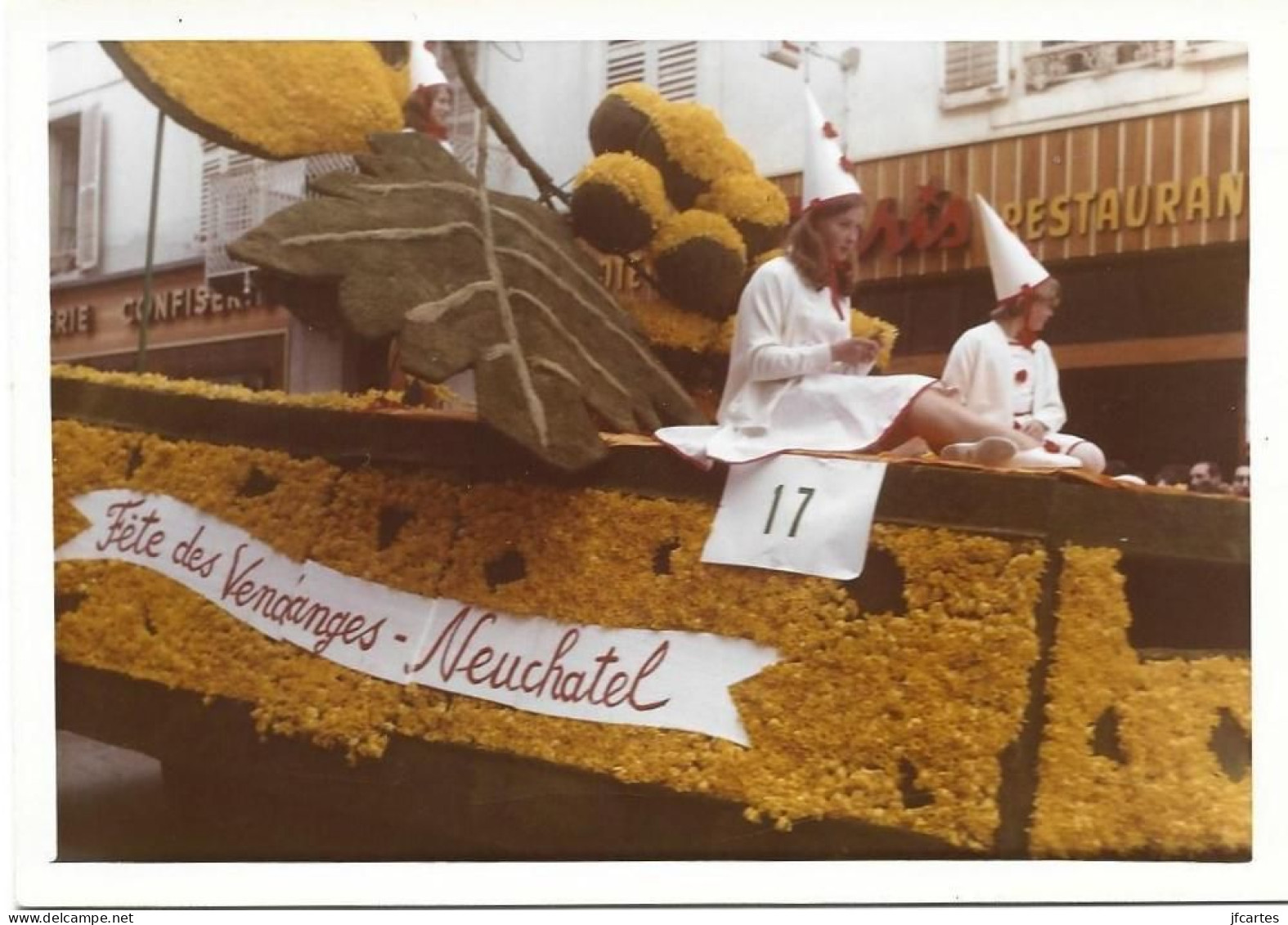 88 - NEUFCHATEL - Lot De 5 Photos Fêtes Des Jonquilles 1969 & 1970 - Toutes Scannées - 5 - 99 Postkaarten