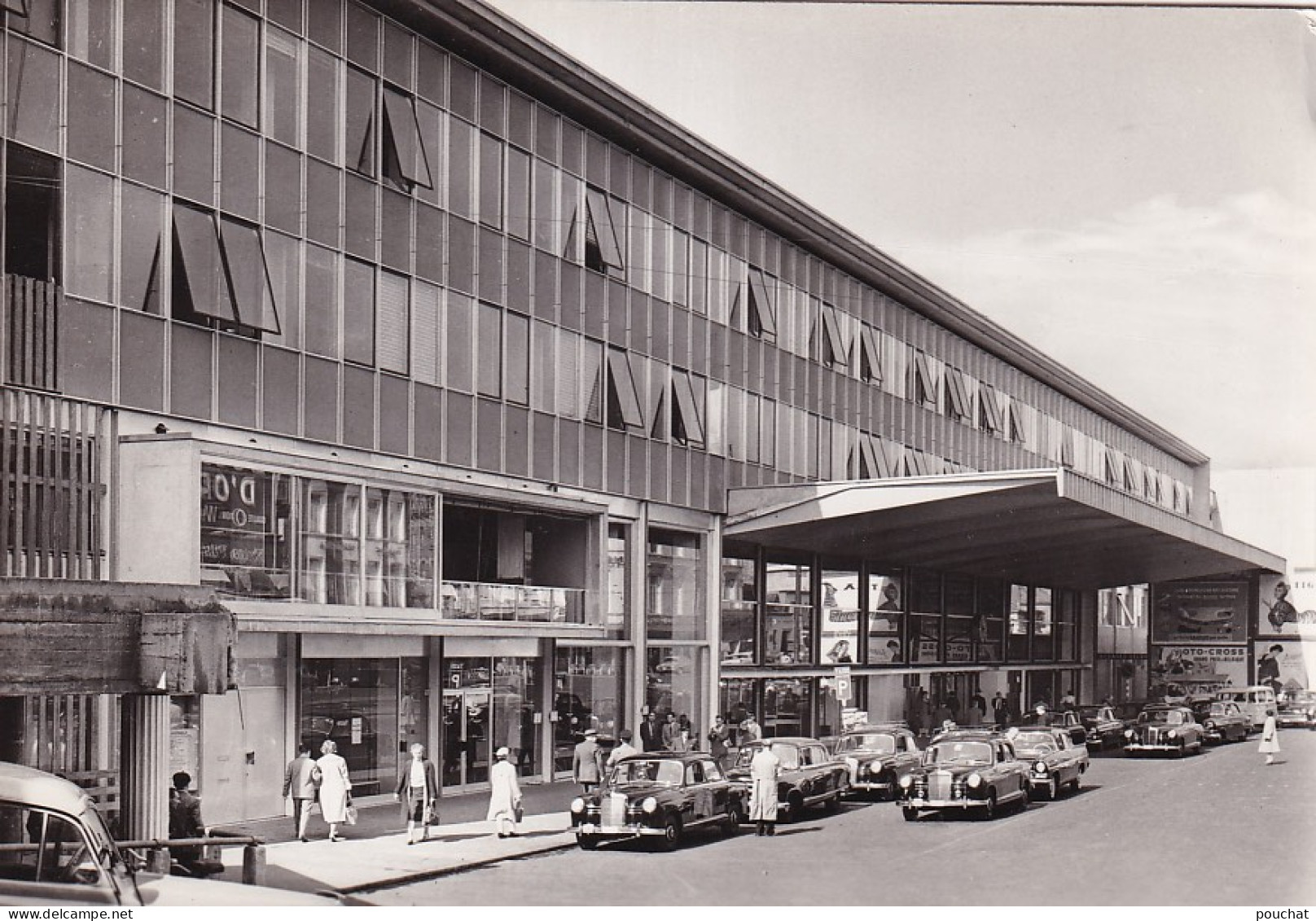 ZY 143- LIEGE - GARE DES GUILLEMINS - ANIMATION - Liege