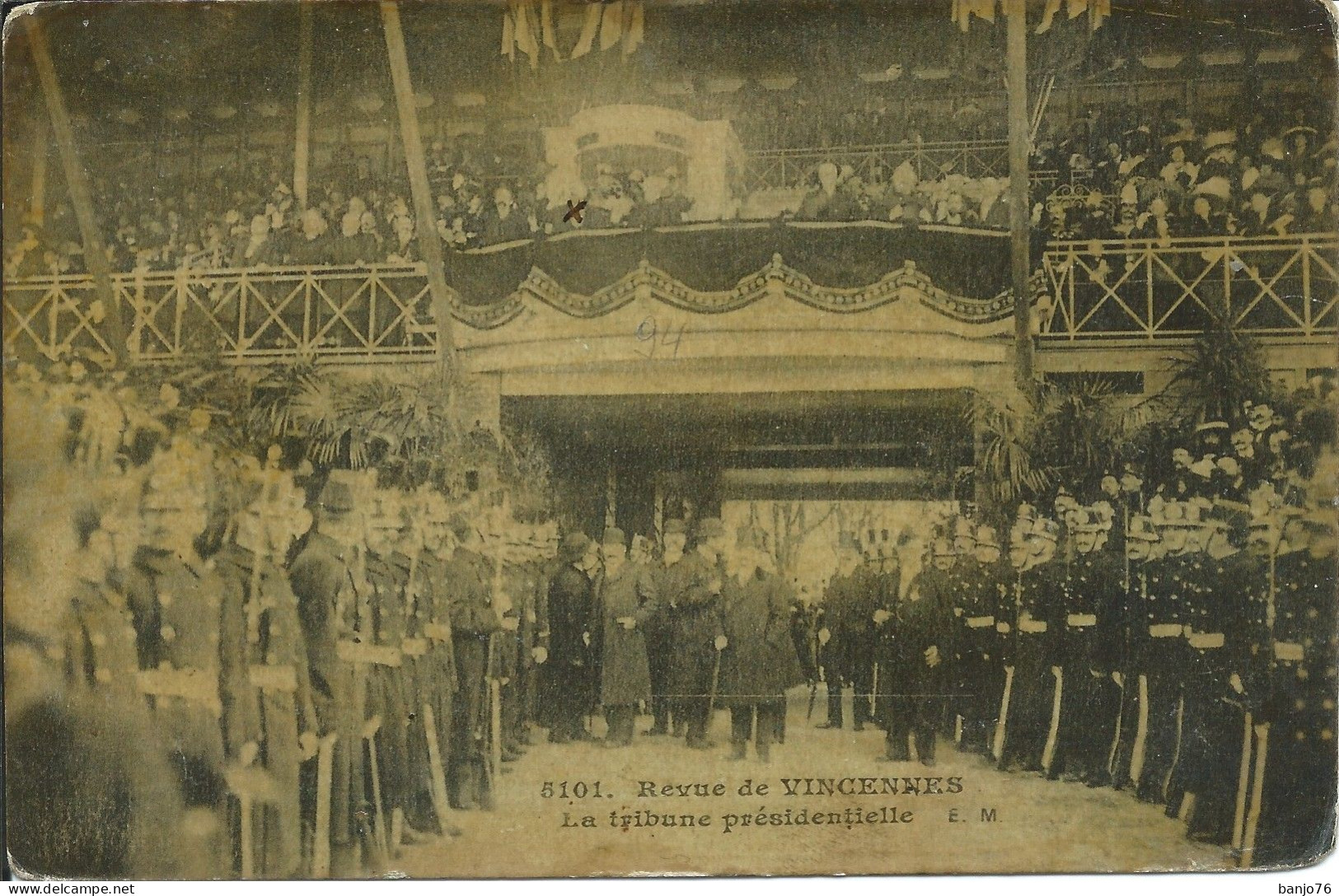 Revue De Vincennes (94) - La Tribune Présidentielle - Vincennes