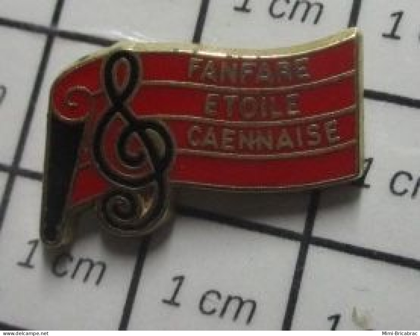 414B Pin's Pins / Beau Et Rare / MUSIQUE / PORTEE MUSICALE CLE DE SOL FANFARE ETOILE CAENNAISE - Música