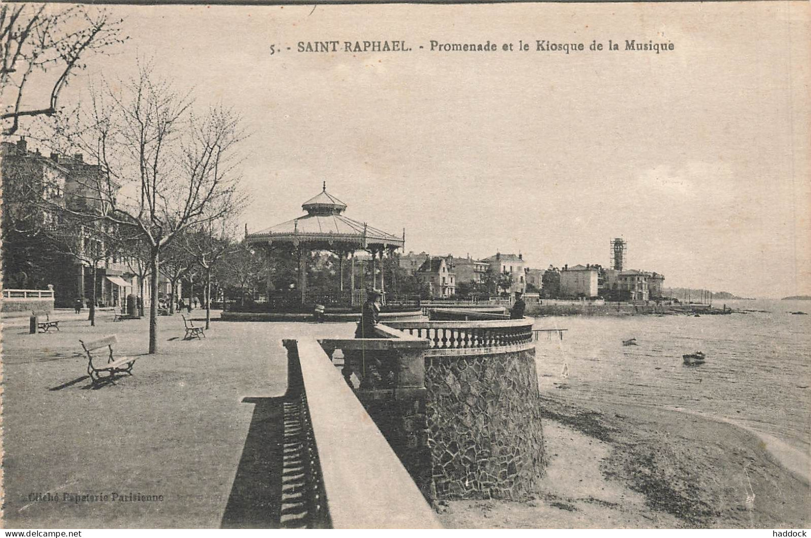 SAINT RAPHAEL : PROMENADE ET LE KIOSQUE DE LA MUSIQUE - Saint-Raphaël