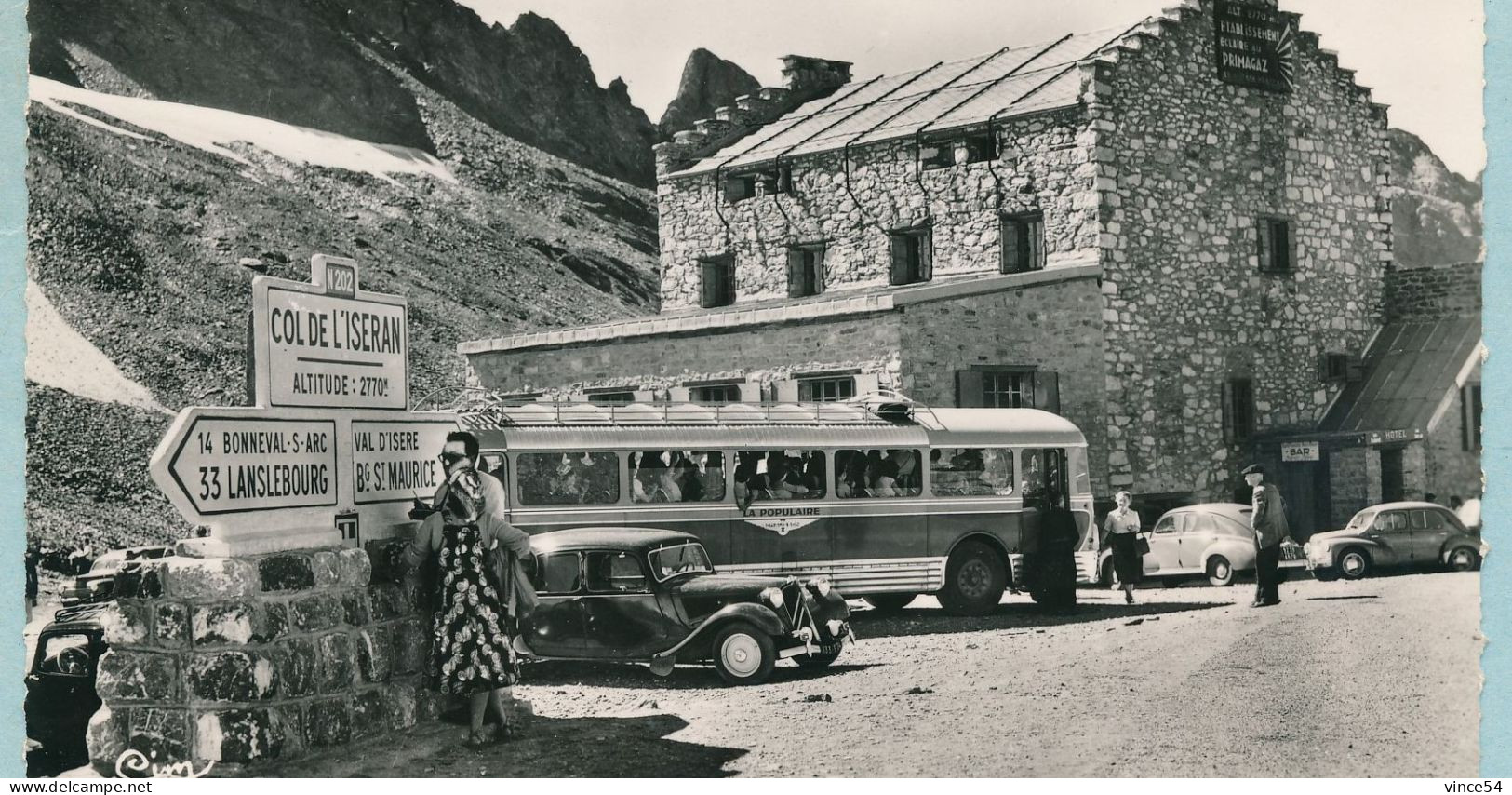 Citroen Traction Peugeot 203 Renault 4CV Autocar Chausson  - COL DE L'ISERAN - Hôtel De L'Iseran Et Arête Des Lessières - Toerisme