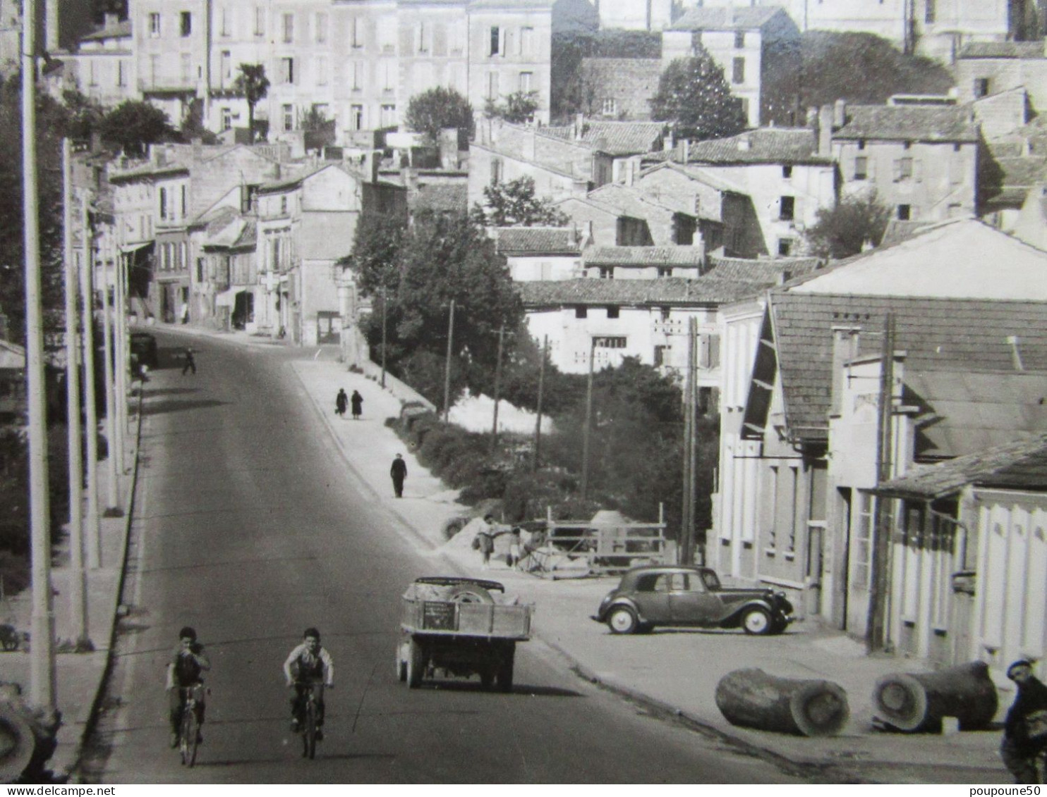 CP 16 Charente ANGOULEME Route De Bordeaux Paris Et Quartier Saint AUSONE - Billes De Bois,troncs D'arbres,camion 1950 - Angouleme