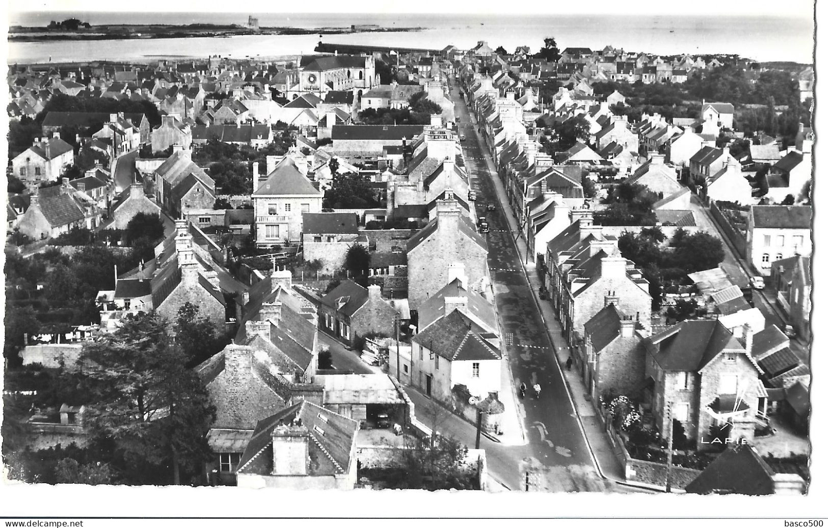 SAINT VAAST LA HOUGUE - Vue Aérienne ENTREE Du BOURG - Saint Vaast La Hougue