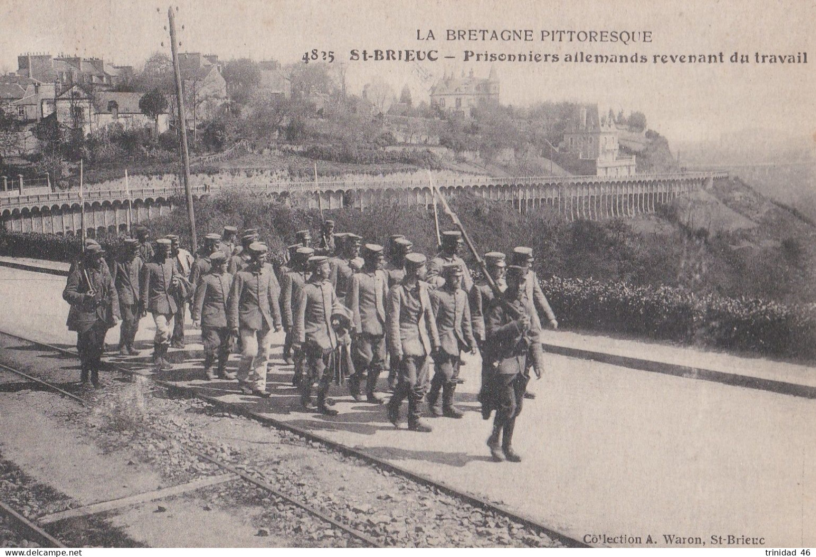 SAINT BRIEUC 22   ( GUERRE 14-18 PRISONNIERS ALLEMANDS REVENANT DU TRAVAIL ) MILITAIRE - Saint-Brieuc