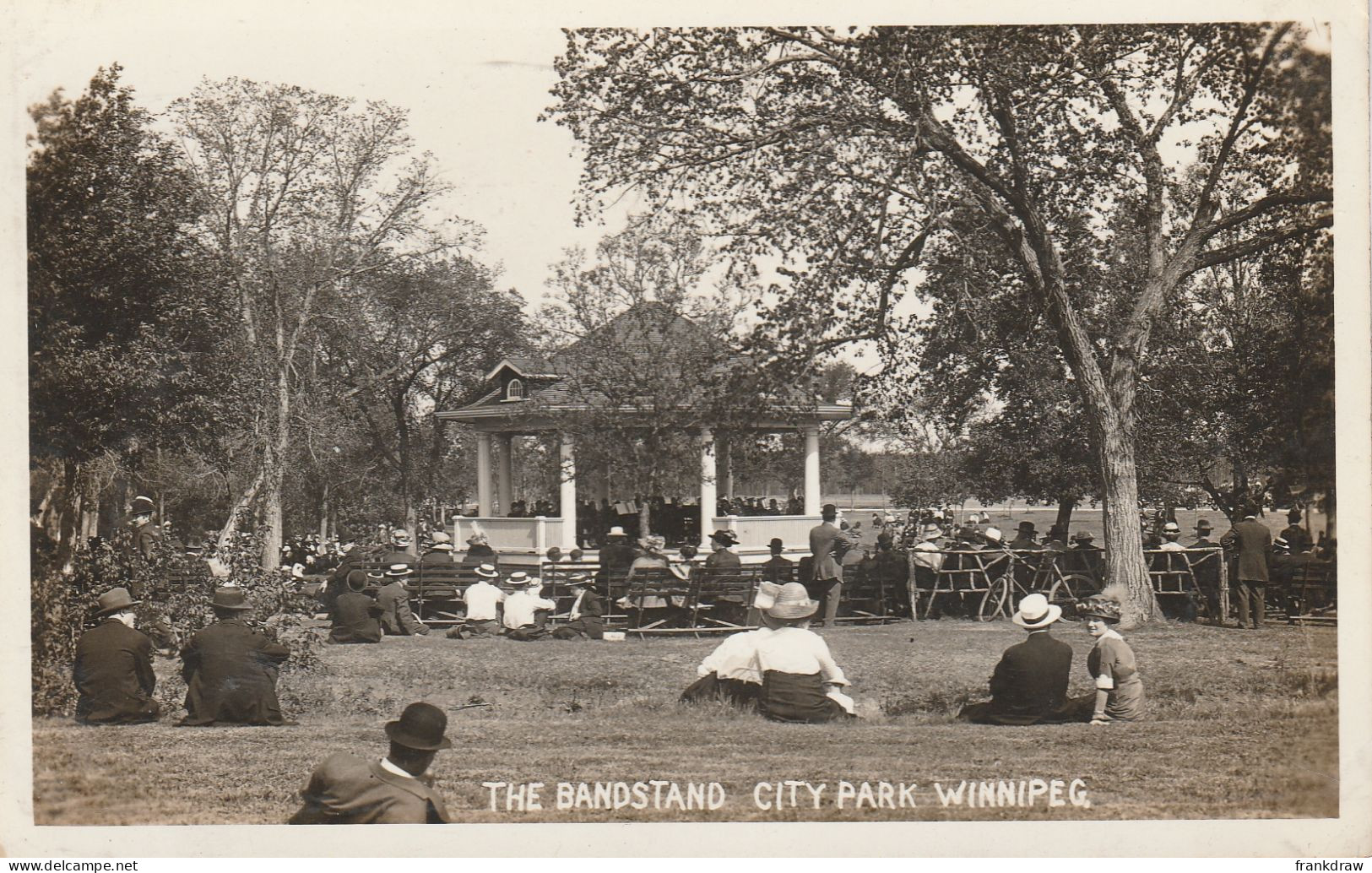 Postcard - The Bandstand City Park - Winnipeg - Very Good - Non Classés