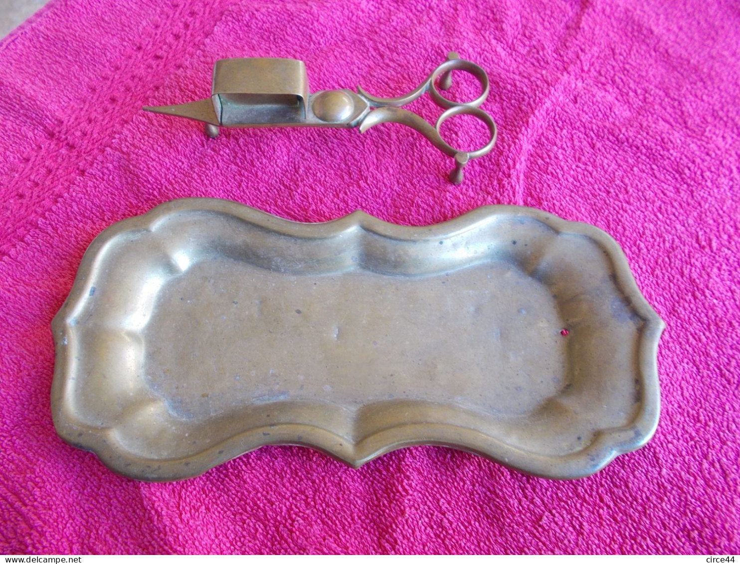 RARE MOUCHETTE AVEC SON PORTE MOUCHETTE.19ème SIECLE.CISEAUX POUR ETEINDRE LES CHANDELLES. - Strumenti Antichi