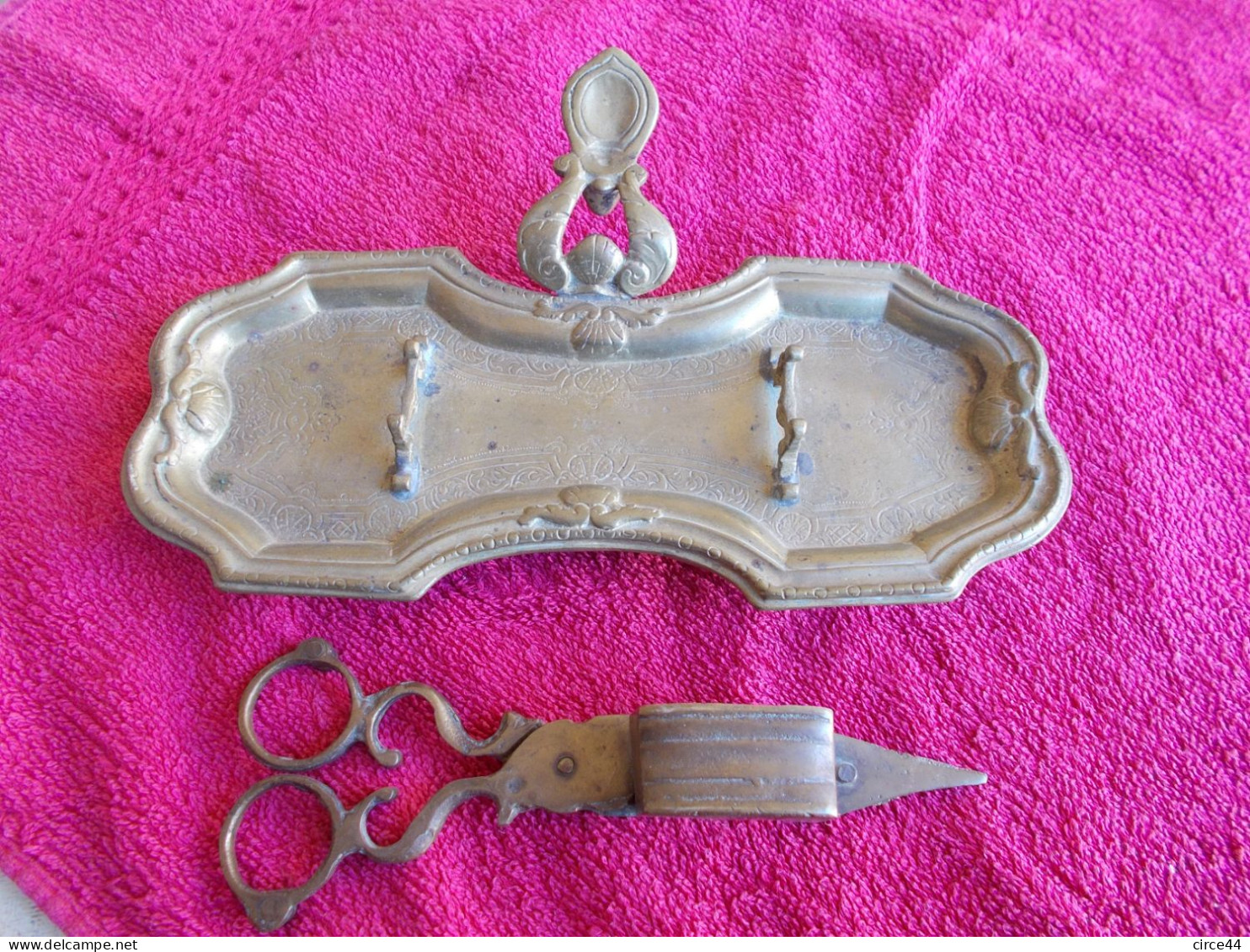 RARE MOUCHETTE AVEC SON PORTE MOUCHETTE.19ème SIECLE.CISEAUX POUR ETEINDRE LES CHANDELLES. - Strumenti Antichi