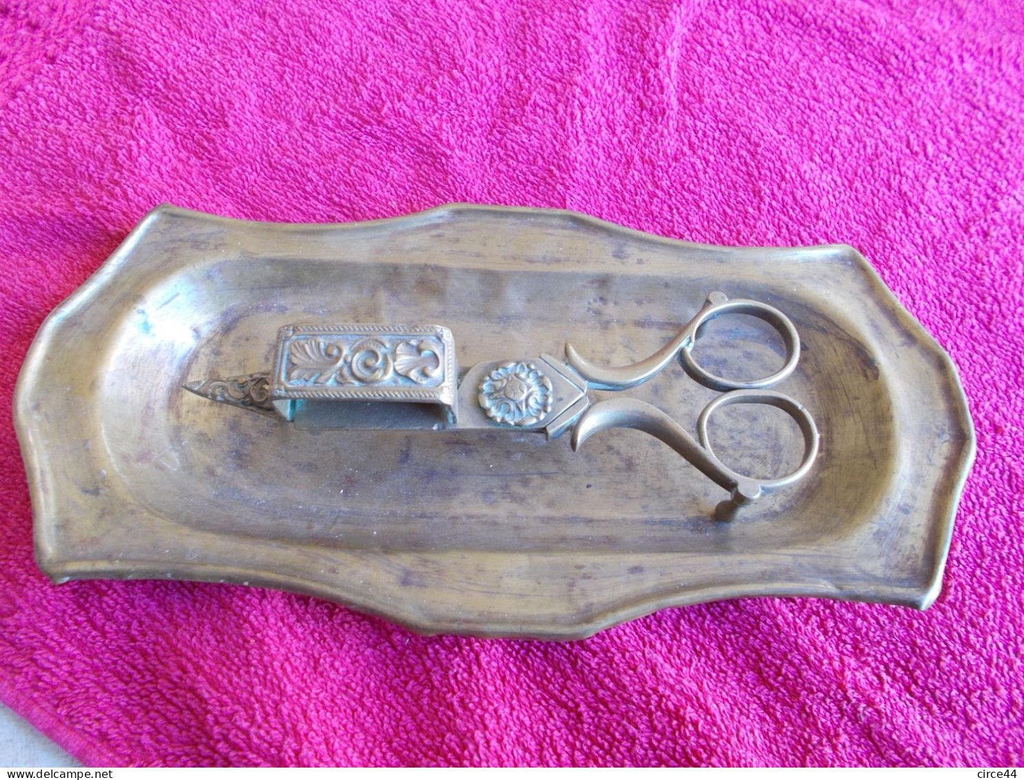 RARE MOUCHETTE AVEC SON PORTE MOUCHETTE.19ème SIECLE.CISEAUX POUR ETEINDRE LES CHANDELLES. - Strumenti Antichi