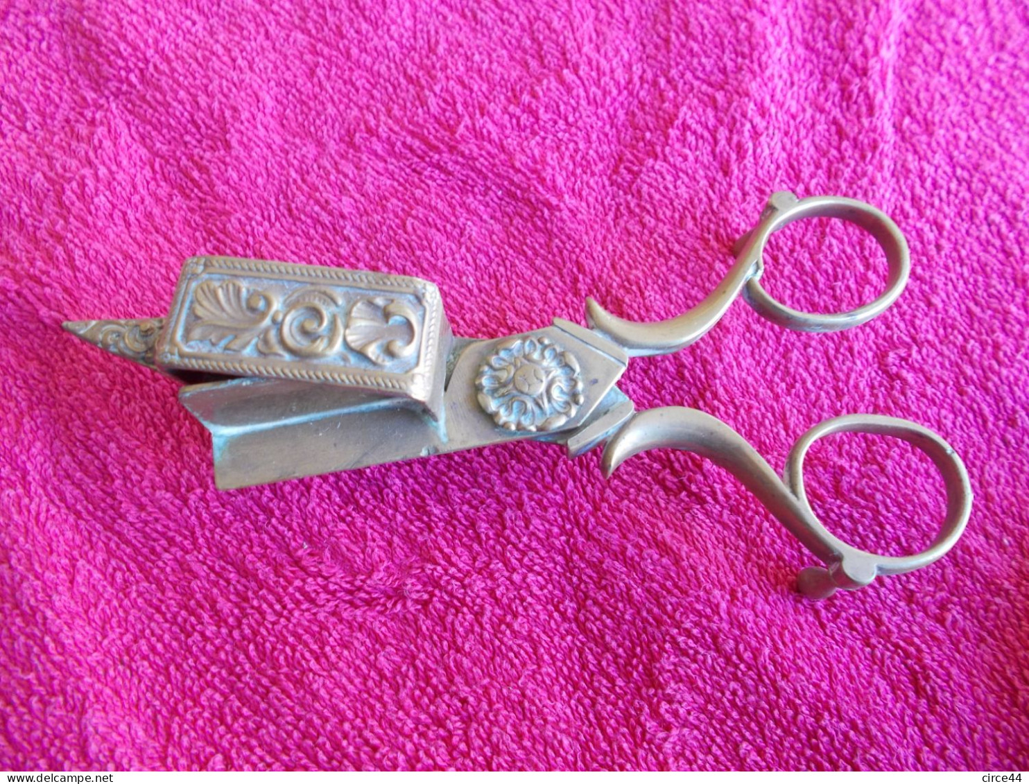 RARE MOUCHETTE AVEC SON PORTE MOUCHETTE.19ème SIECLE.CISEAUX POUR ETEINDRE LES CHANDELLES. - Outils Anciens