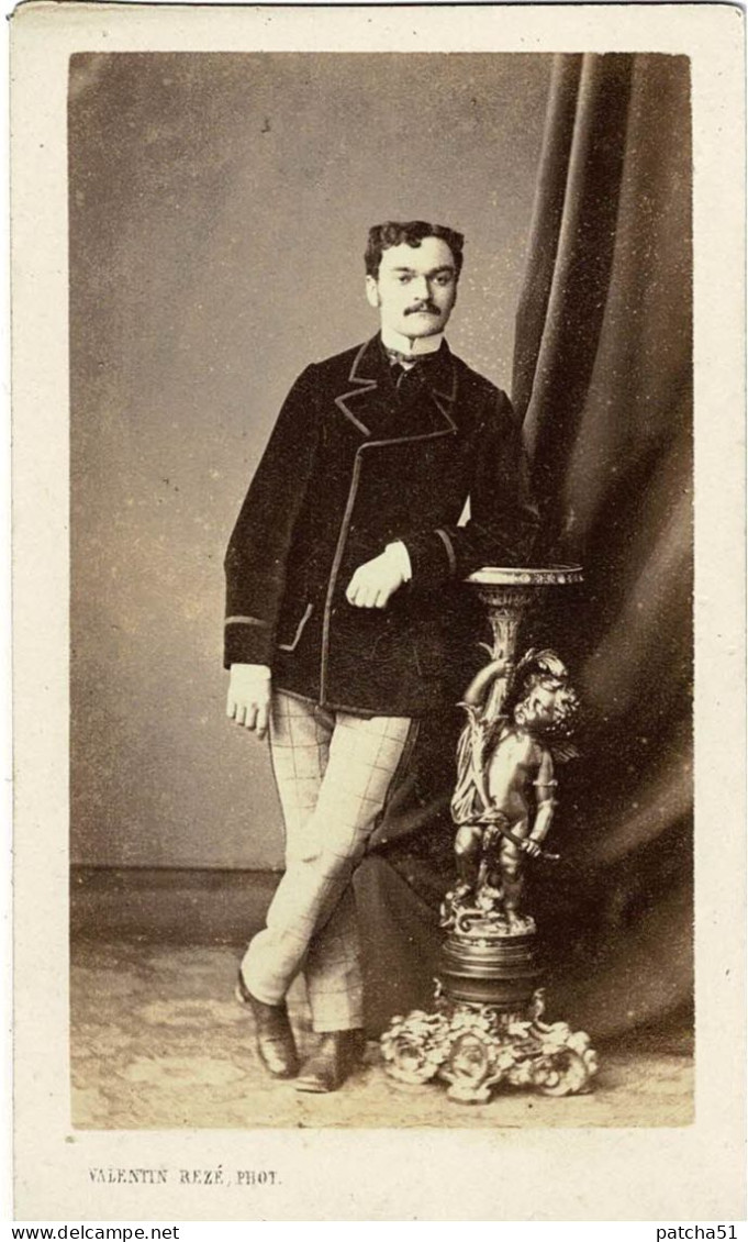 Photo CDV - Homme élégant Veste Velours Et Pantalon à Carreaux - Phot.Valentin Rezé - Reims - Circa 1860/1880 - Anciennes (Av. 1900)