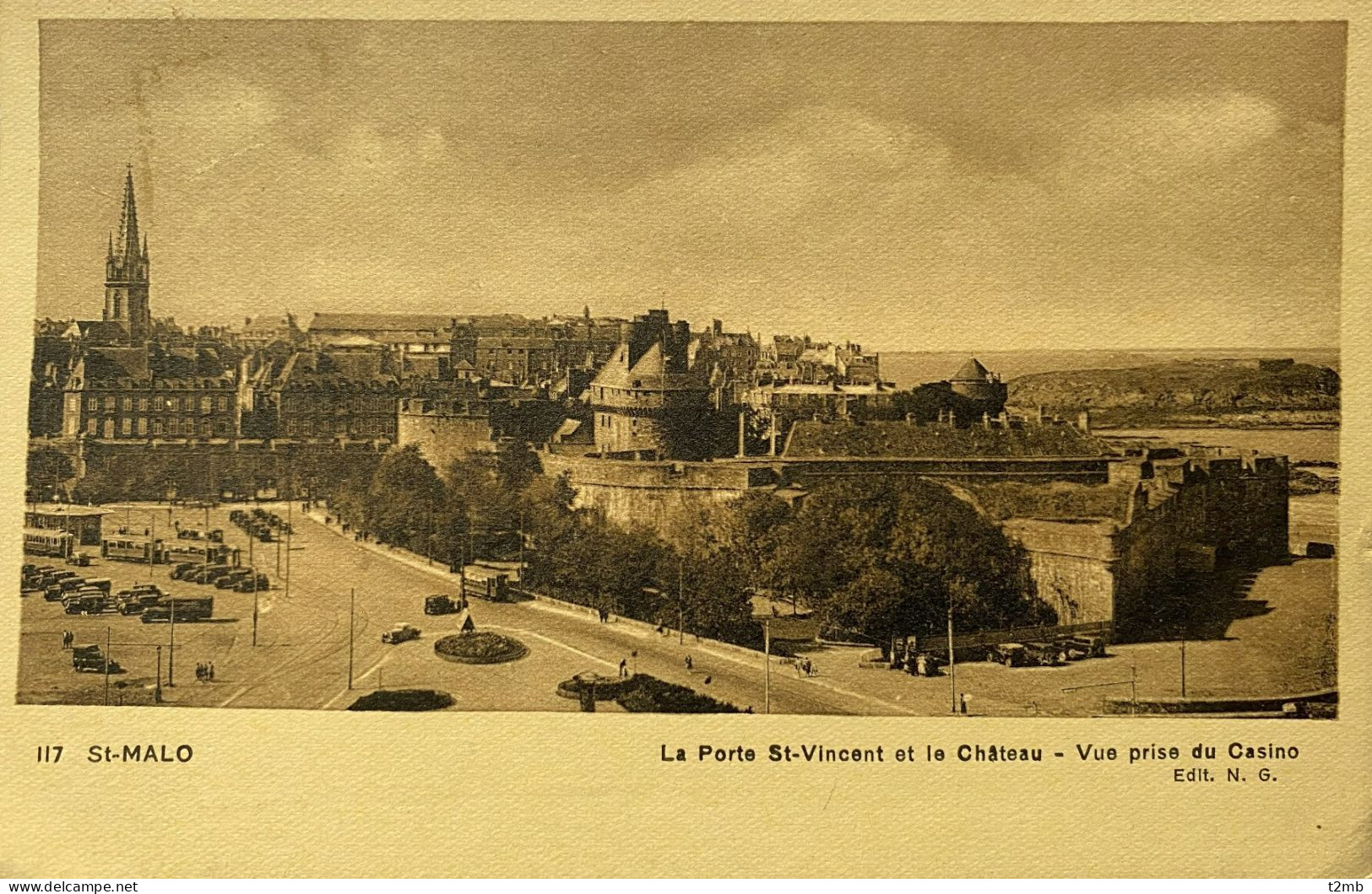 CPA SAINT MALO (Ille Et Vilaine) - La Porte St-Vincent Et Le Château, Vue Prise Du Casino (n°117) - Saint Malo