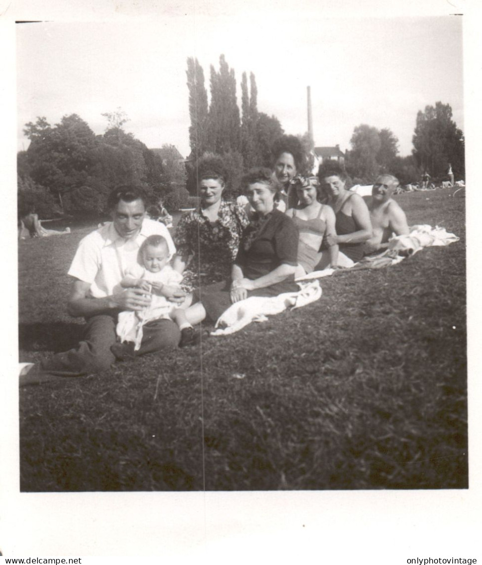 Francia 1946, Les Ormes, Ritratto In Riva Al Lago, Foto, Vintage Photo - Plaatsen