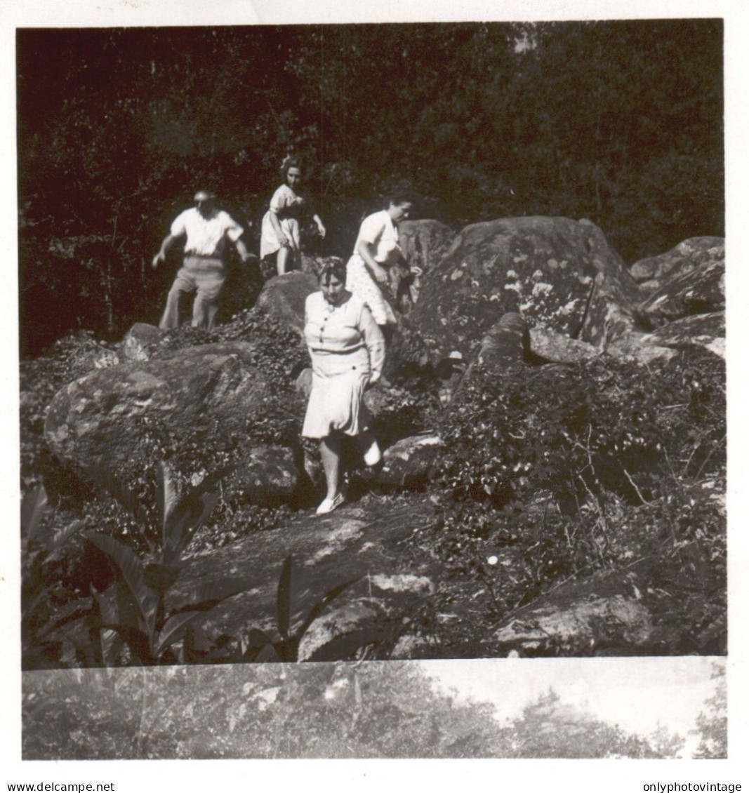 Francia 1946, Augignac, Passeggiando Tra Le Rocce, Foto , Vintage Photo - Plaatsen