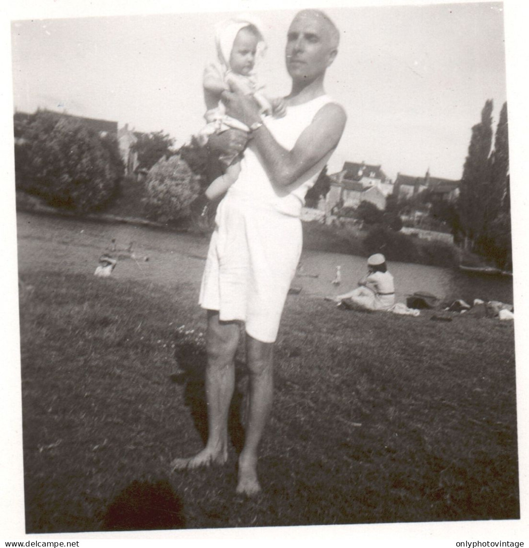 Francia 1946, Les Ormes, Scorcio Panoramico Dalla Riva Del Lago, Foto - Lieux