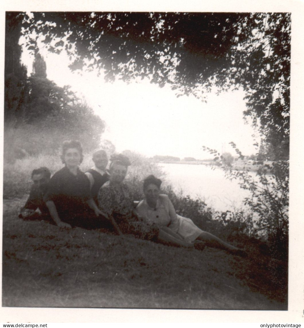 Francia 1946, Les Ormes, Riposo In Riva Al Lago, Foto Epoca Vintage Photo - Lieux