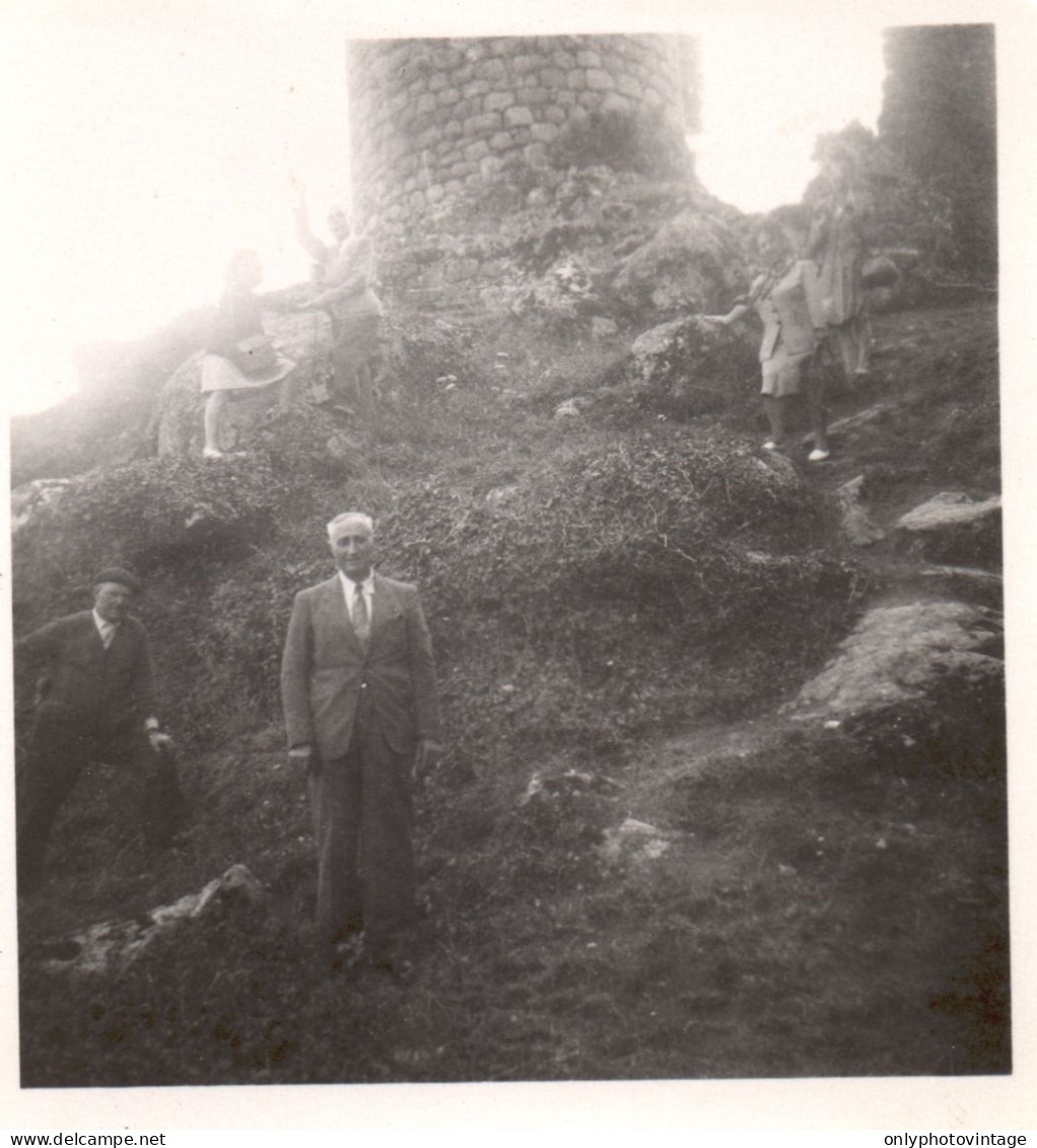 Francia 1946, Piégut-Pluviers, Ai Piedi Della Torre, Foto, Vintage Photo - Plaatsen