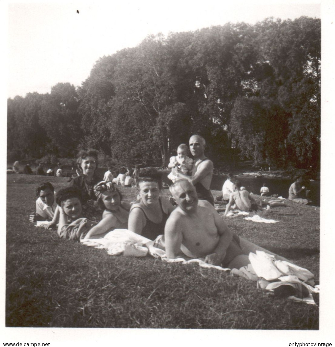 Francia 1946, Les Ormes, Riposo In Riva Al Lago, Foto, Vintage Photo - Plaatsen