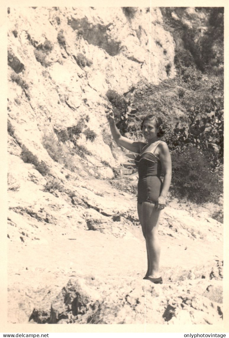 Vietri Sul Mare (SA) 1956, Giovane Donna In Costume, Moda Mare, Foto - Plaatsen