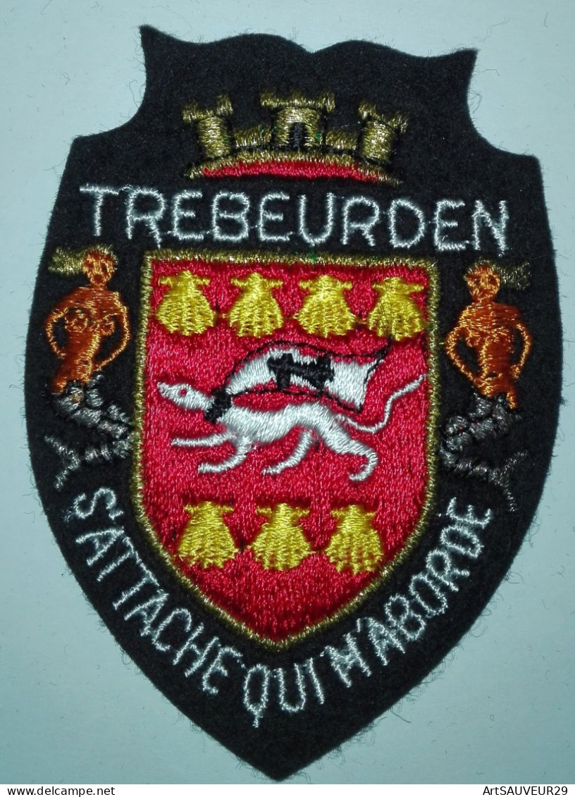 ECUSSON  BLASON TISSU TREBEURDEN COTES D'ARMOR   (22) - Stoffabzeichen