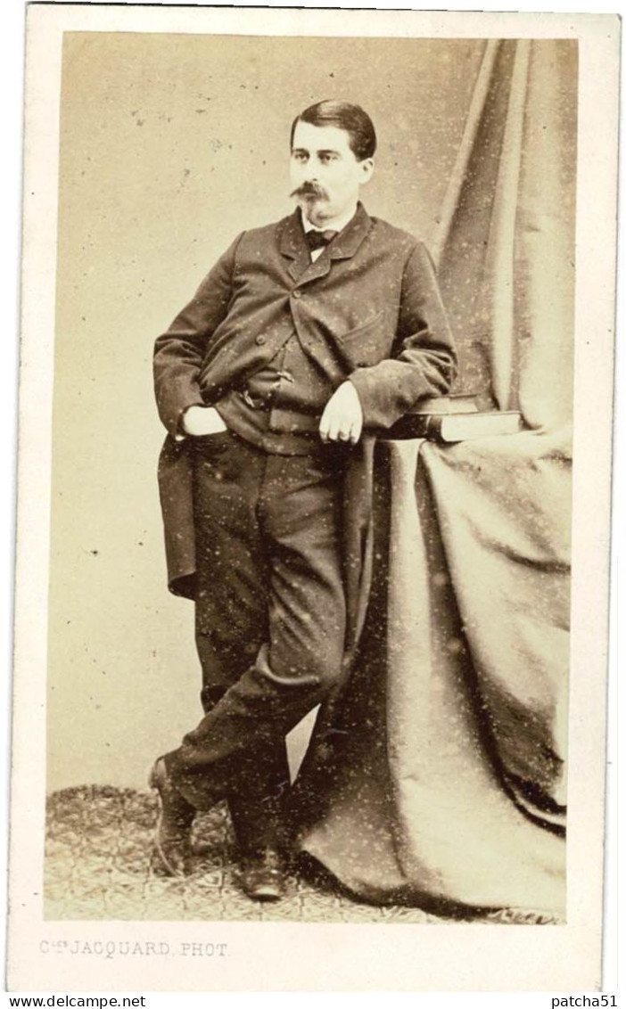 Photo CDV - Homme élégant Portant Moustache - "Au Sauvage" Photographe Sedan - Circa 1860-1880 - Anciennes (Av. 1900)