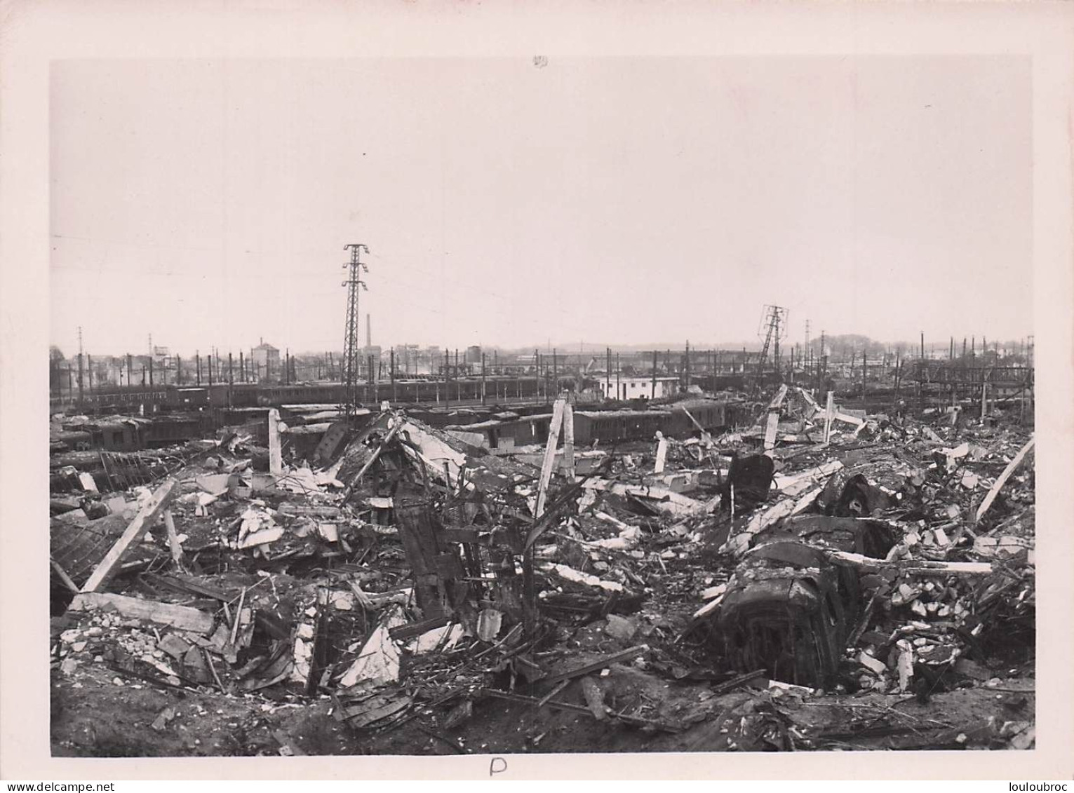 ENTRETIEN DE TOURS VUE GENERALE BOMBARDEMENT DU 20 MAI 1944 PHOTO 18X13 CM - Krieg, Militär